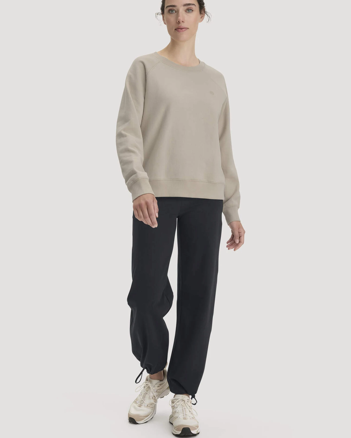 hessnatur Loungewear Sweatshirt Relaxed aus Bio-Baumwolle mit recycelter Baumwolle - beige - Größe S – Ansicht 2