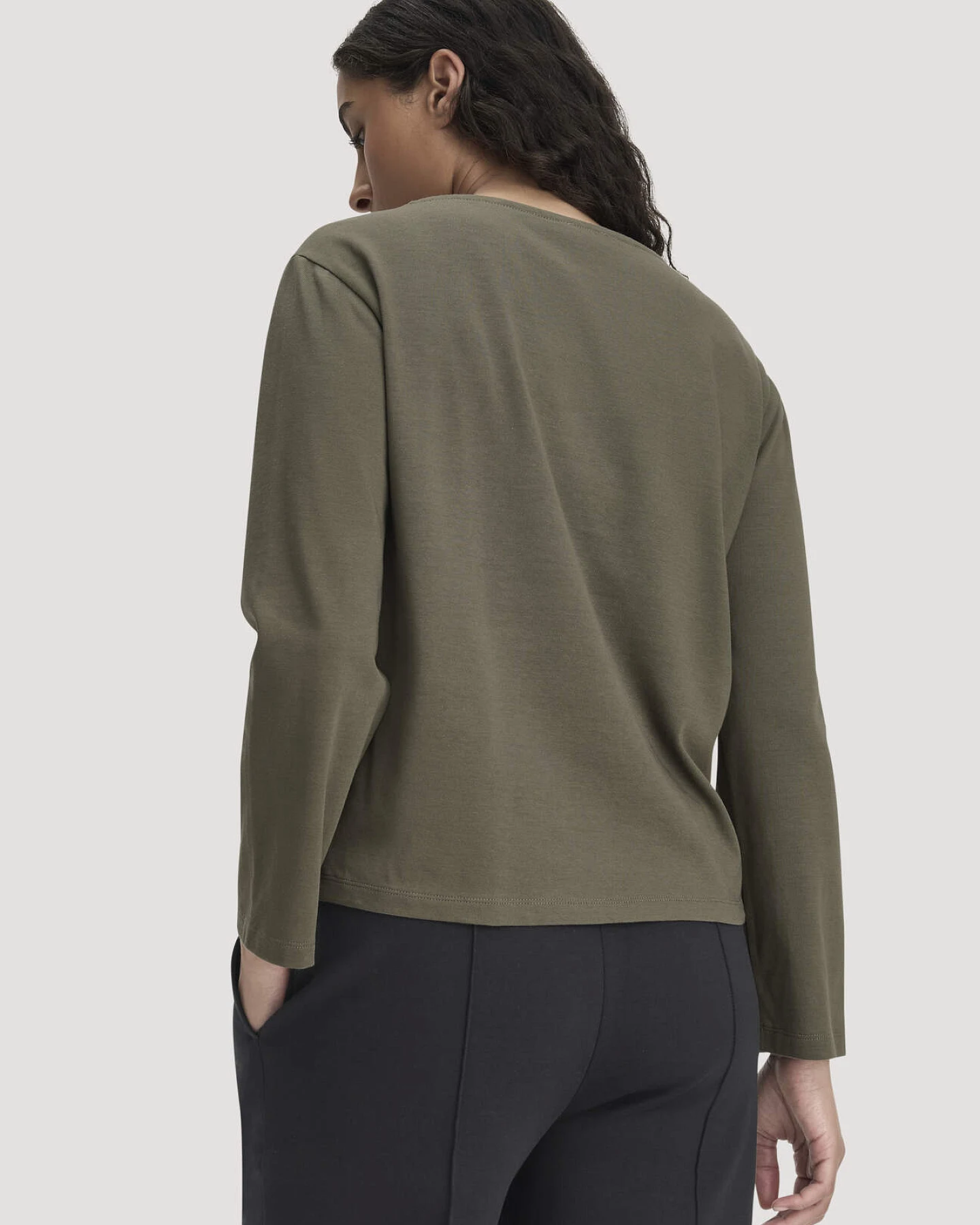hessnatur Damen Heavy Jersey Longsleeve Relaxed aus Bio-Baumwolle - grün - Größe 38 – Ansicht 3