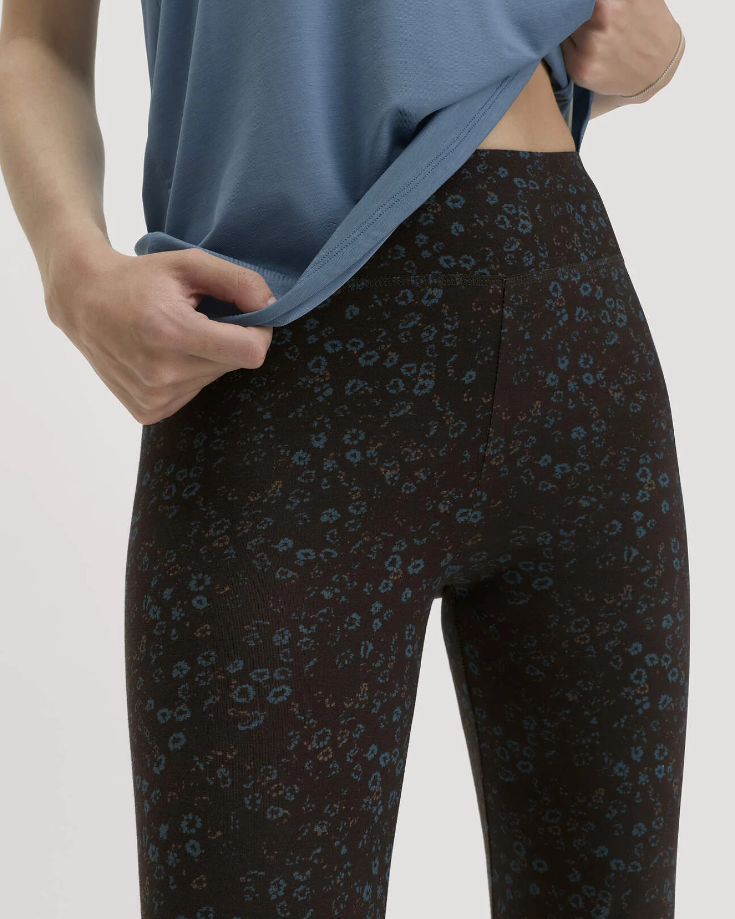 hessnatur Loungewear Leggings Medium Cut ACTIVE LIGHT aus Bio-Baumwolle - blau - Größe M – Ansicht 3