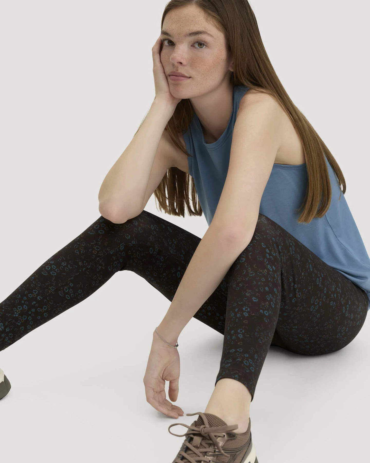 hessnatur Loungewear Leggings Medium Cut ACTIVE LIGHT aus Bio-Baumwolle - blau - Größe M – Ansicht 4