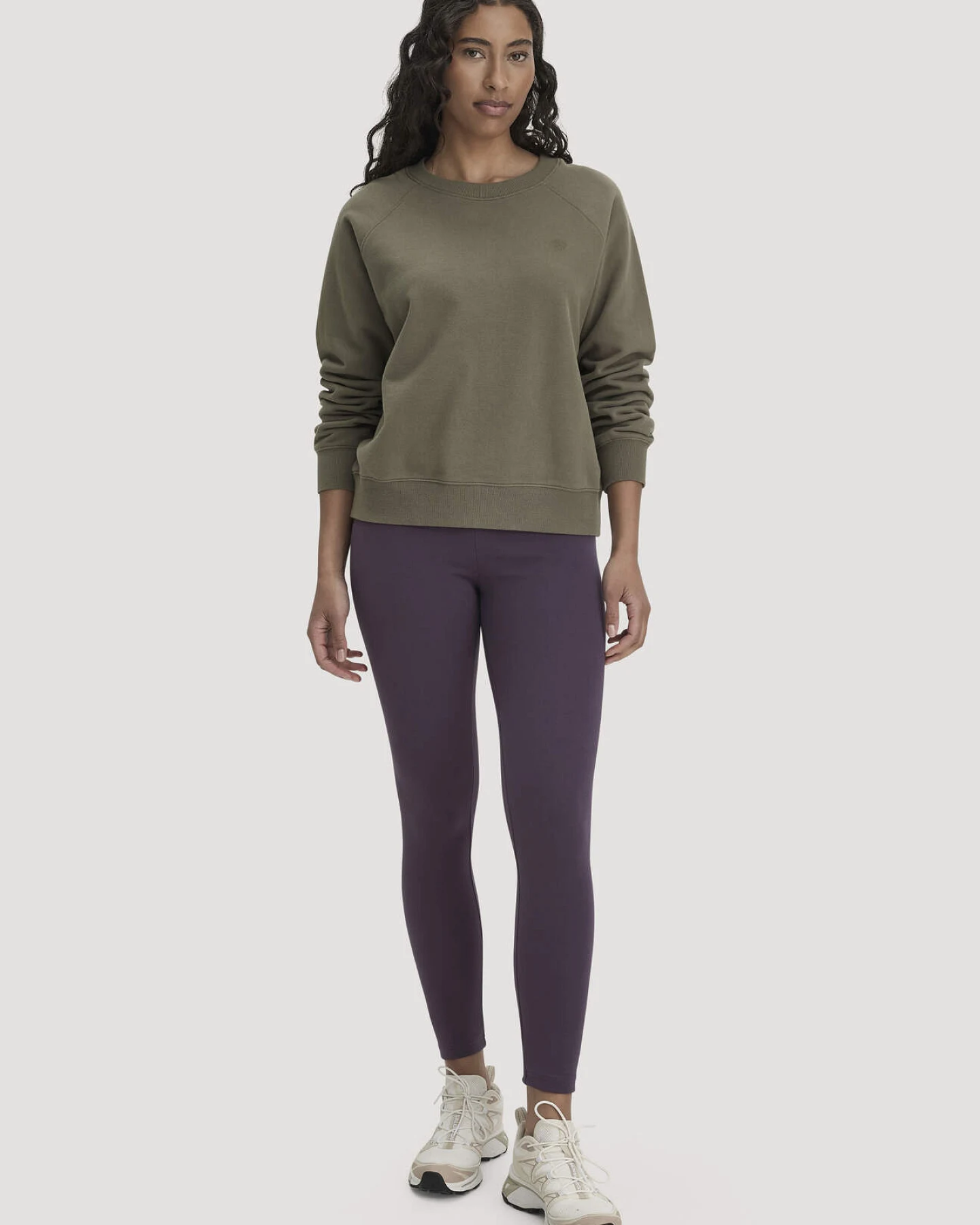 hessnatur Loungewear Sweatshirt Relaxed aus Bio-Baumwolle mit recycelter Baumwolle - grün - Größe S – Ansicht 2