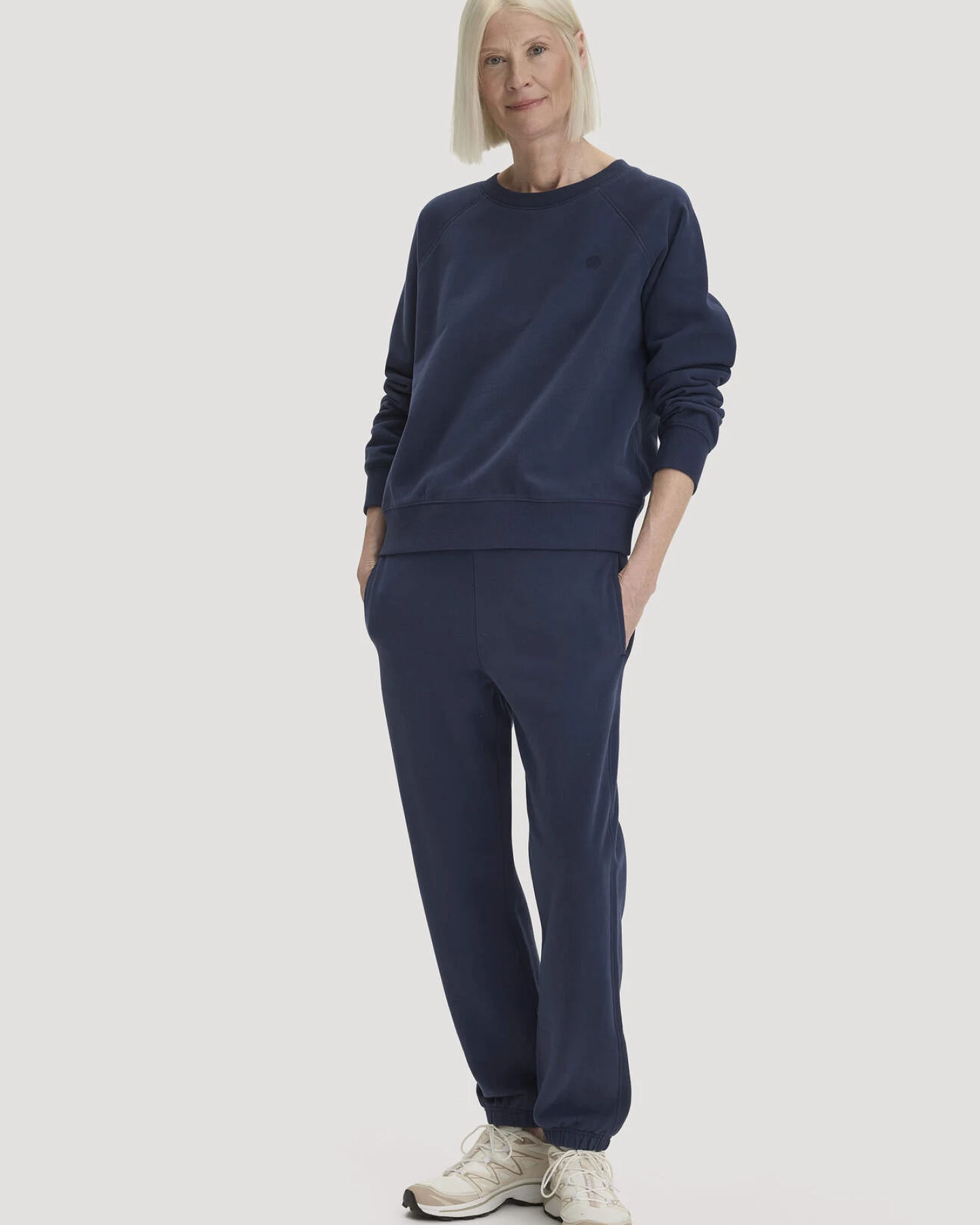 hessnatur Loungewear Sweatshirt Relaxed aus Bio-Baumwolle mit recycelter Baumwolle - blau - Größe S – Ansicht 2