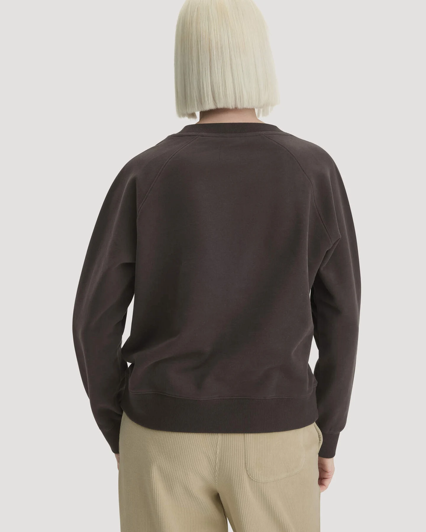 hessnatur Loungewear Sweatshirt Relaxed aus Bio-Baumwolle mit recycelter Baumwolle - braun - Größe S – Ansicht 3