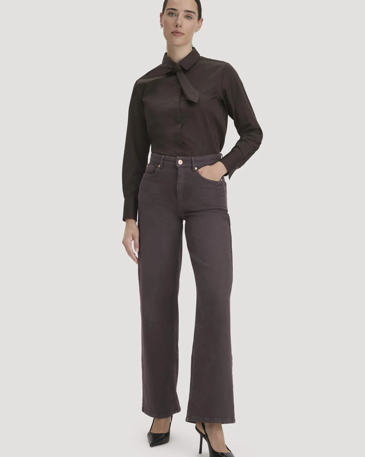 hessnatur Damen Bluse Relaxed aus Bio-Baumwolle - braun - Größe 44 – Ansicht 2