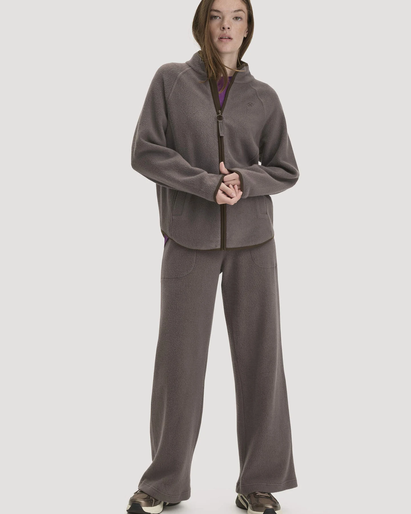 hessnatur Loungewear Fleece Jacke Relaxed ACTIVE LIGHT aus Bio-Baumwolle - lila - Größe M – Ansicht 2