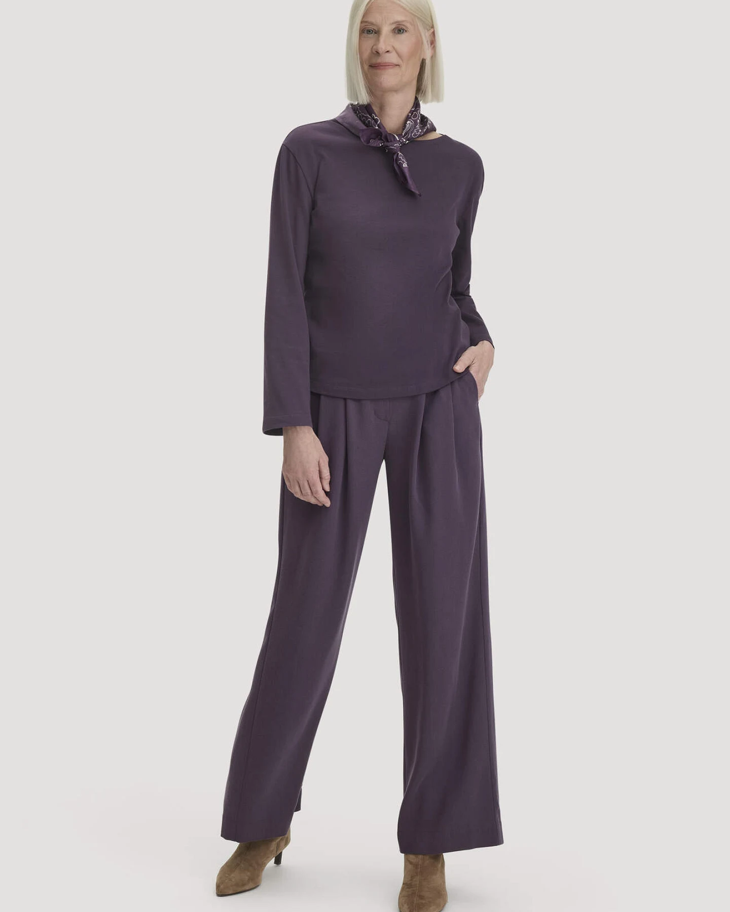 hessnatur Damen Heavy Jersey Longsleeve Relaxed aus Bio-Baumwolle - lila - Größe 46 – Ansicht 2