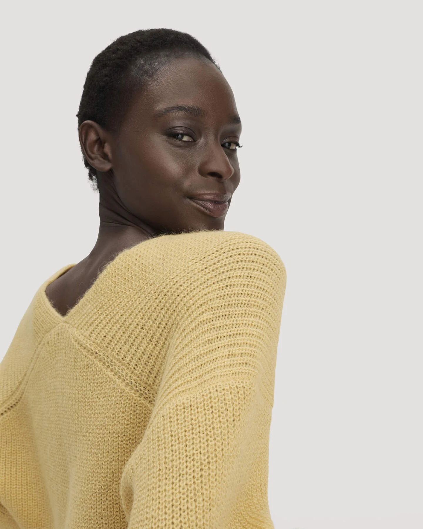 hessnatur Damen Strick Pullover Relaxed aus Alpaka - gelb - Größe M – Ansicht 4