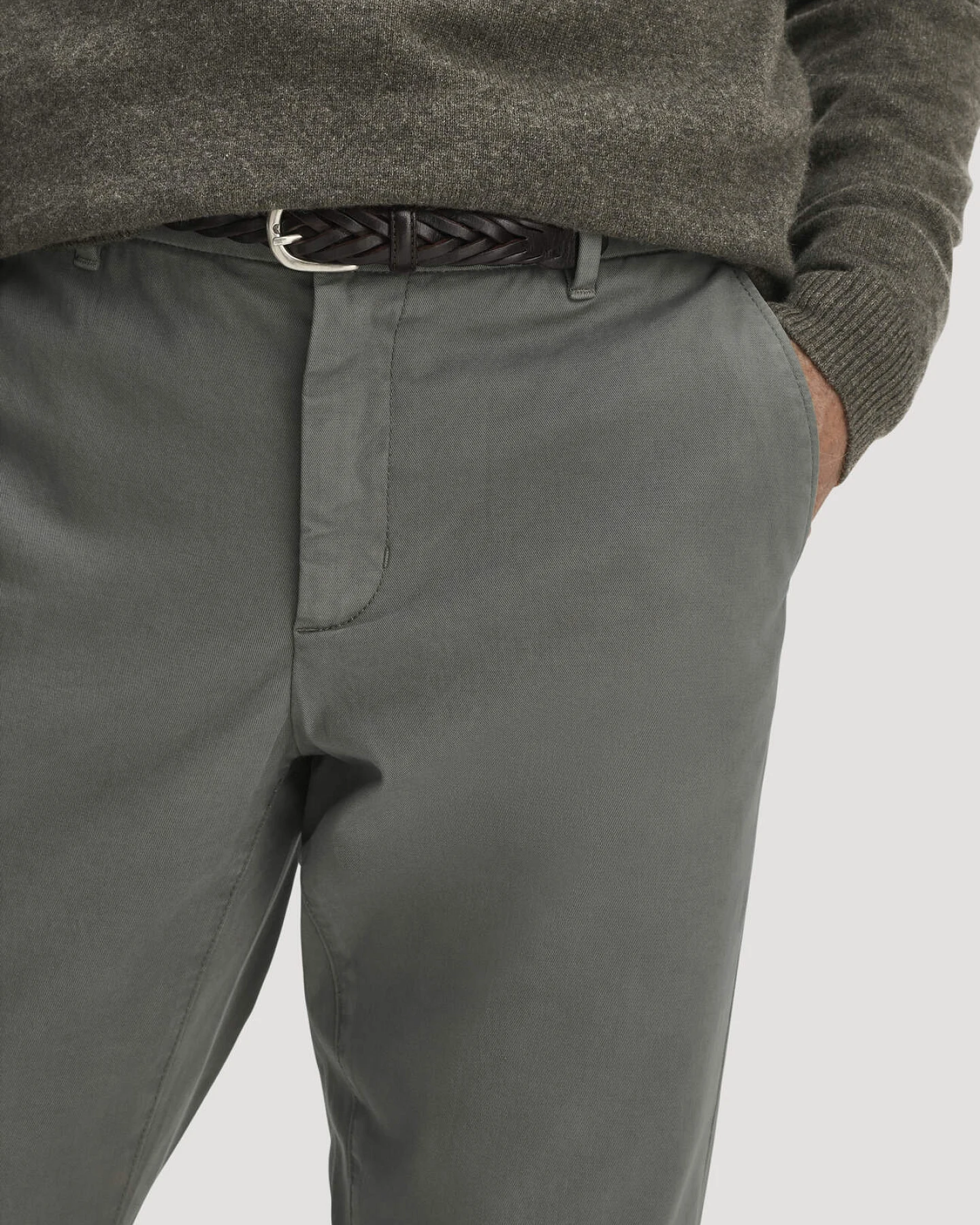 hessnatur Herren Chino LENN Regular aus Bio-Baumwolle - grün - Größe 38/32 – Ansicht 3