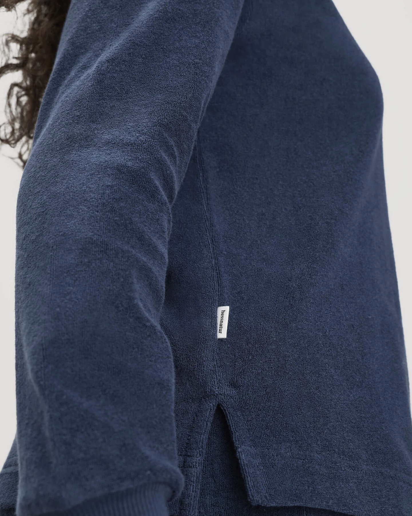 hessnatur Damen Frottee Loungeshirt Oversize PURE COTTON aus Bio-Baumwolle - blau - Größe 44 – Ansicht 2