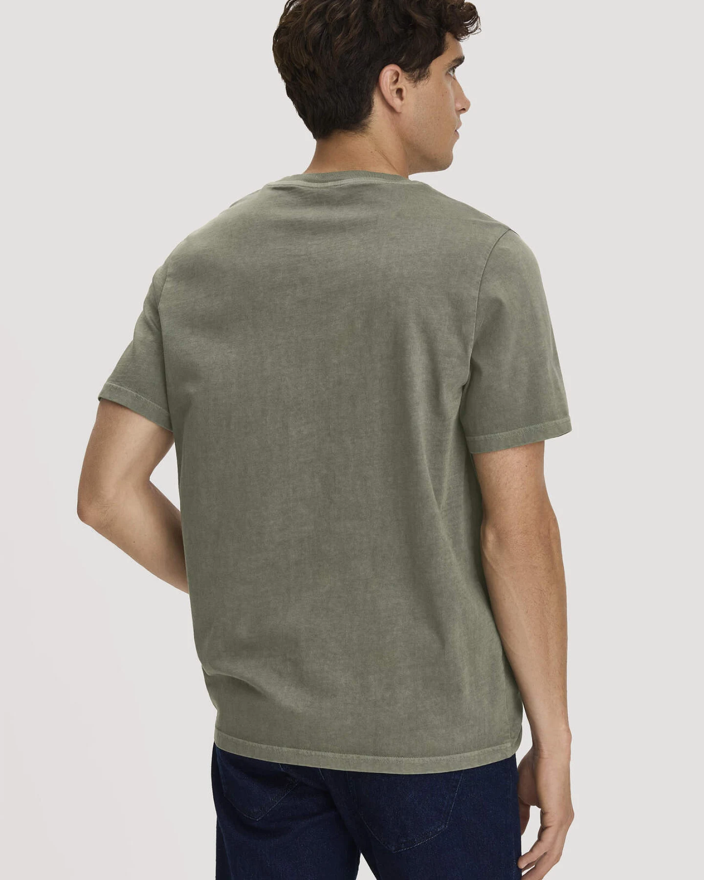 hessnatur Herren Heavy Jersey Shirt Relaxed aus Bio-Baumwolle - grün - Größe 46 – Ansicht 3