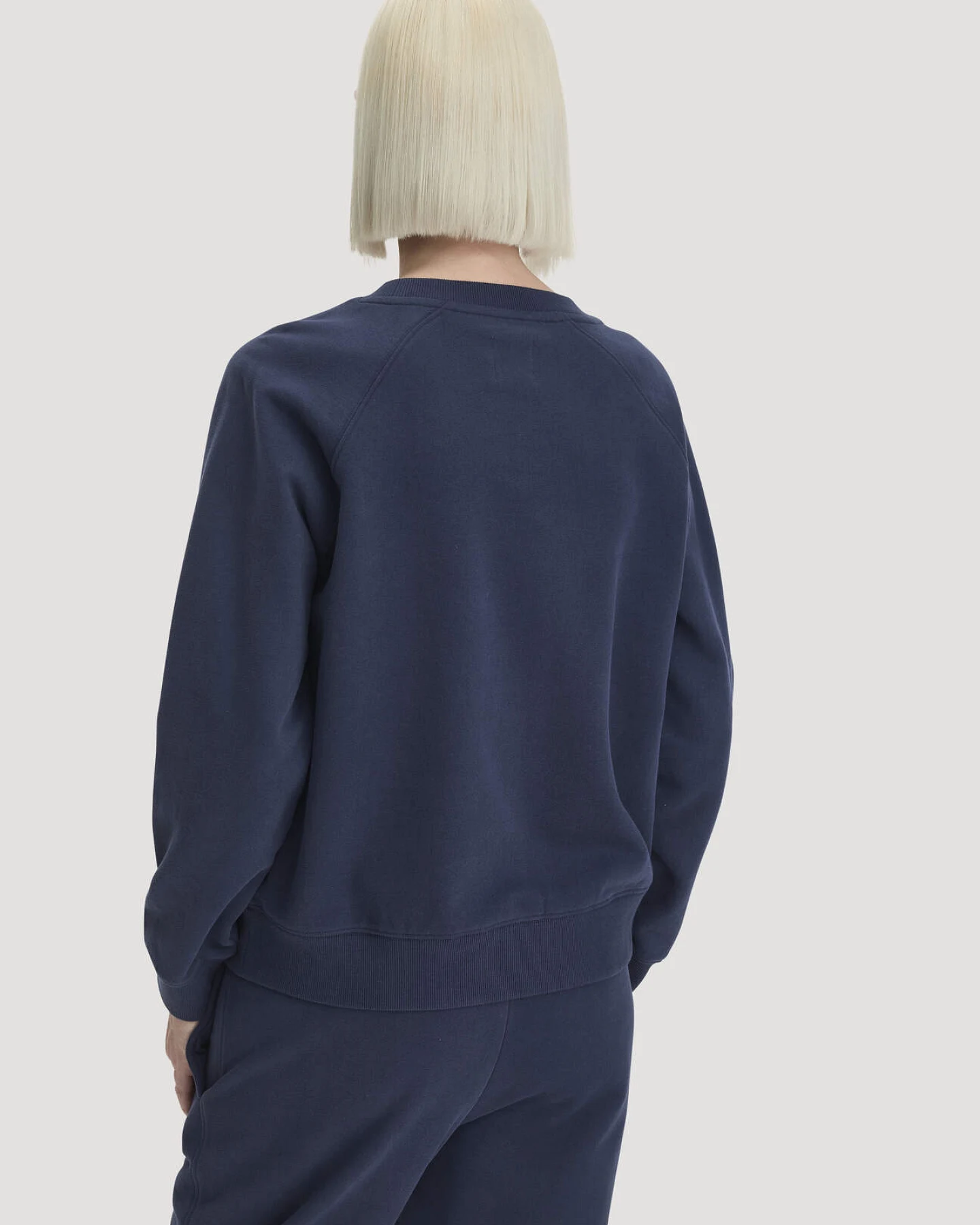 hessnatur Loungewear Sweatshirt Relaxed aus Bio-Baumwolle mit recycelter Baumwolle - blau - Größe M – Ansicht 3