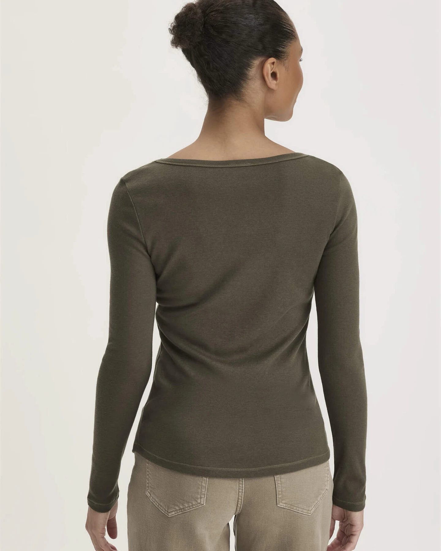 hessnatur Damen Softrib Longsleeve Fitted aus Bio-Baumwolle und TENCEL™ Modal - grün - Größe 48 – Ansicht 3