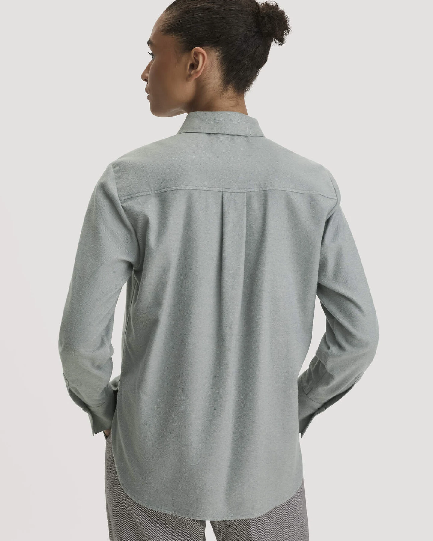 hessnatur Damen Flanell Bluse Relaxed aus Bio-Baumwolle mit TENCEL™ Lyocell - blau - Größe 46 – Ansicht 3