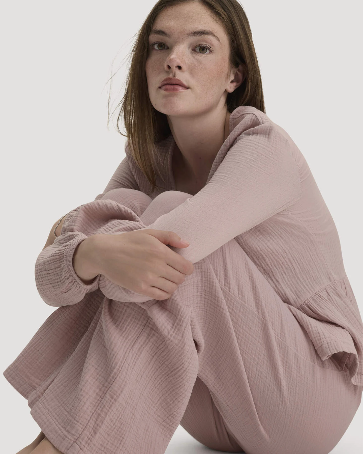 hessnatur Damen Musselin Schlafhose Relaxed PURE COMFORT aus Bio-Baumwolle - rosa - Größe 40 – Ansicht 4
