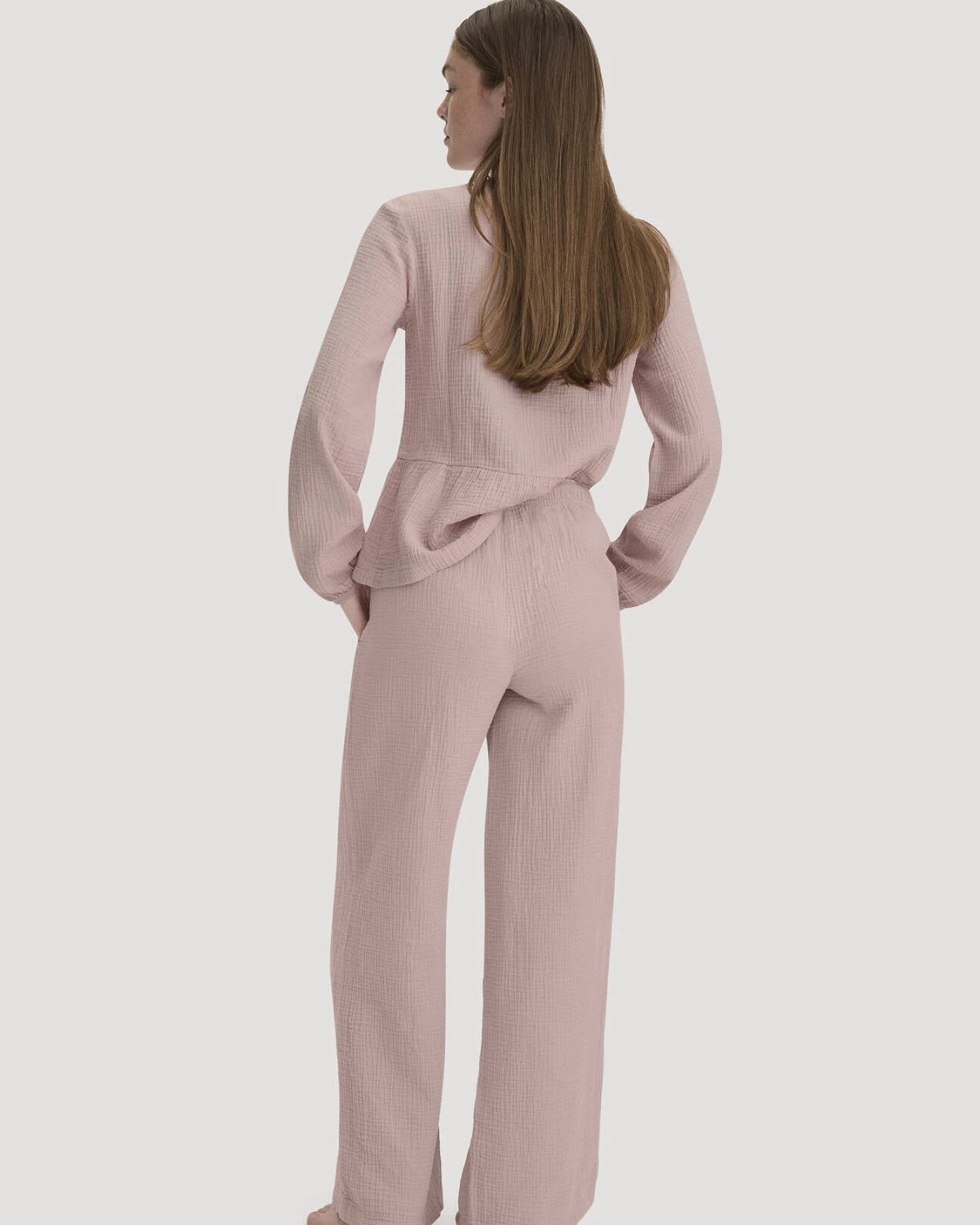 hessnatur Damen Musselin Schlafhose Relaxed PURE COMFORT aus Bio-Baumwolle - rosa - Größe 42 – Ansicht 2