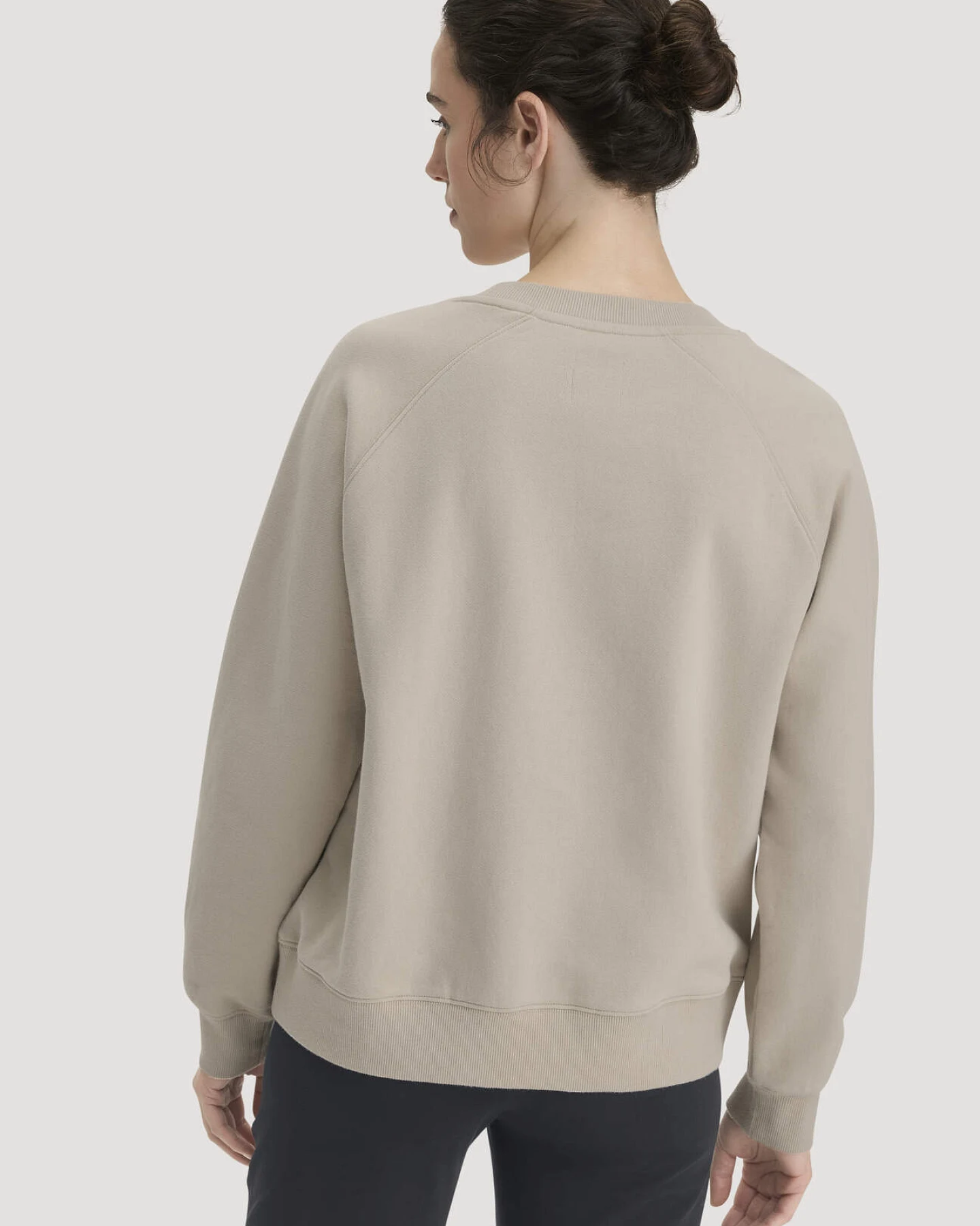 hessnatur Loungewear Sweatshirt Relaxed aus Bio-Baumwolle mit recycelter Baumwolle - beige - Größe L – Ansicht 3