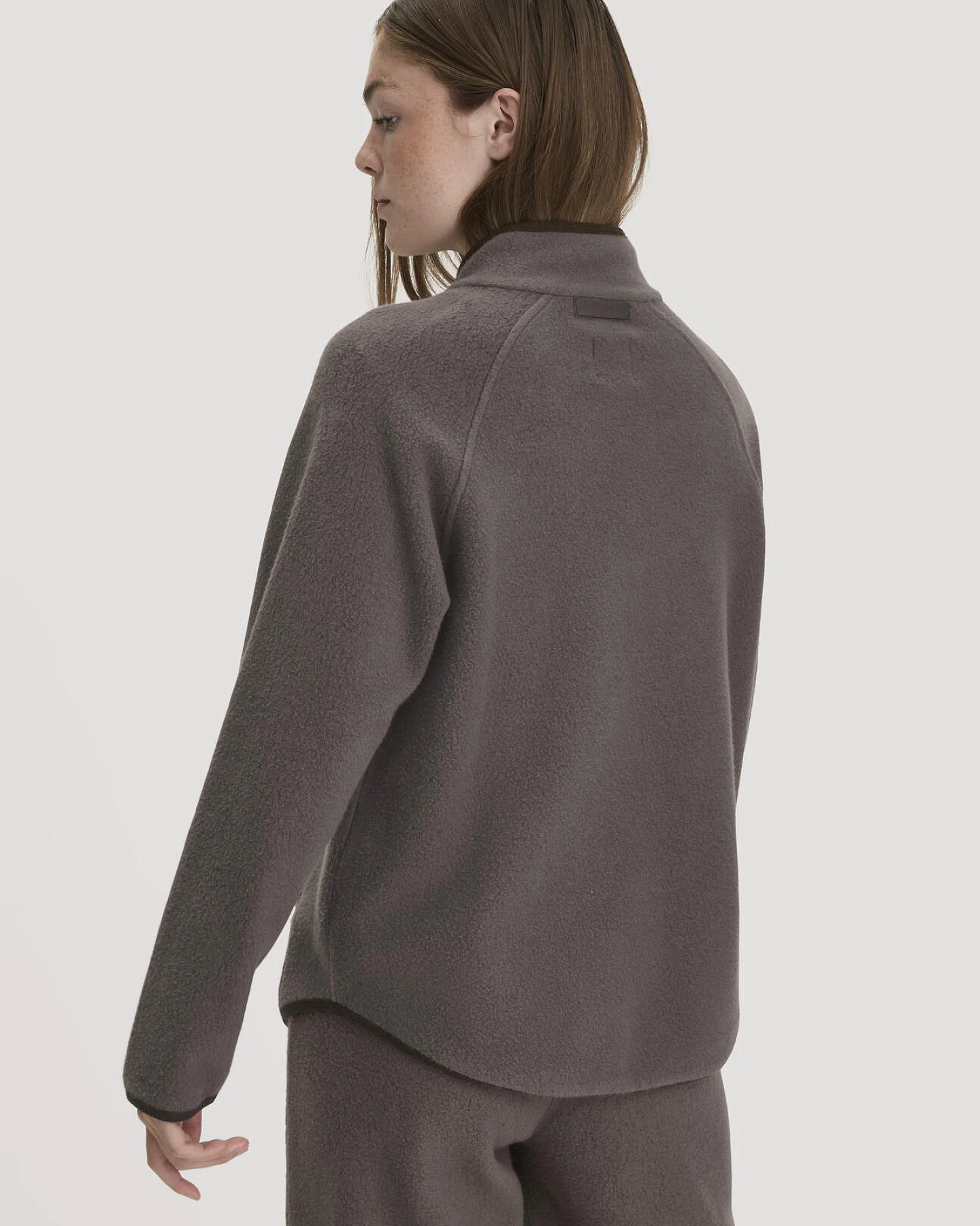 hessnatur Loungewear Fleece Jacke Relaxed ACTIVE LIGHT aus Bio-Baumwolle - lila - Größe XS – Ansicht 3