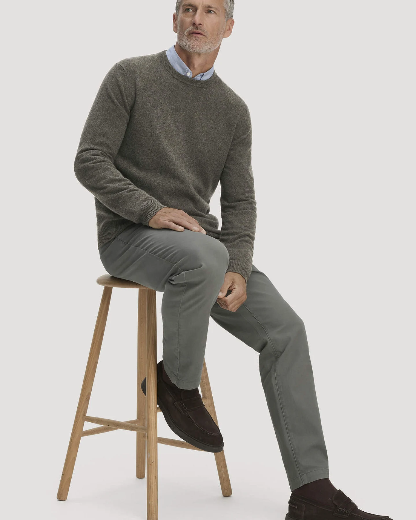 hessnatur Herren Chino LENN Regular aus Bio-Baumwolle - grün - Größe 34/30 – Ansicht 4