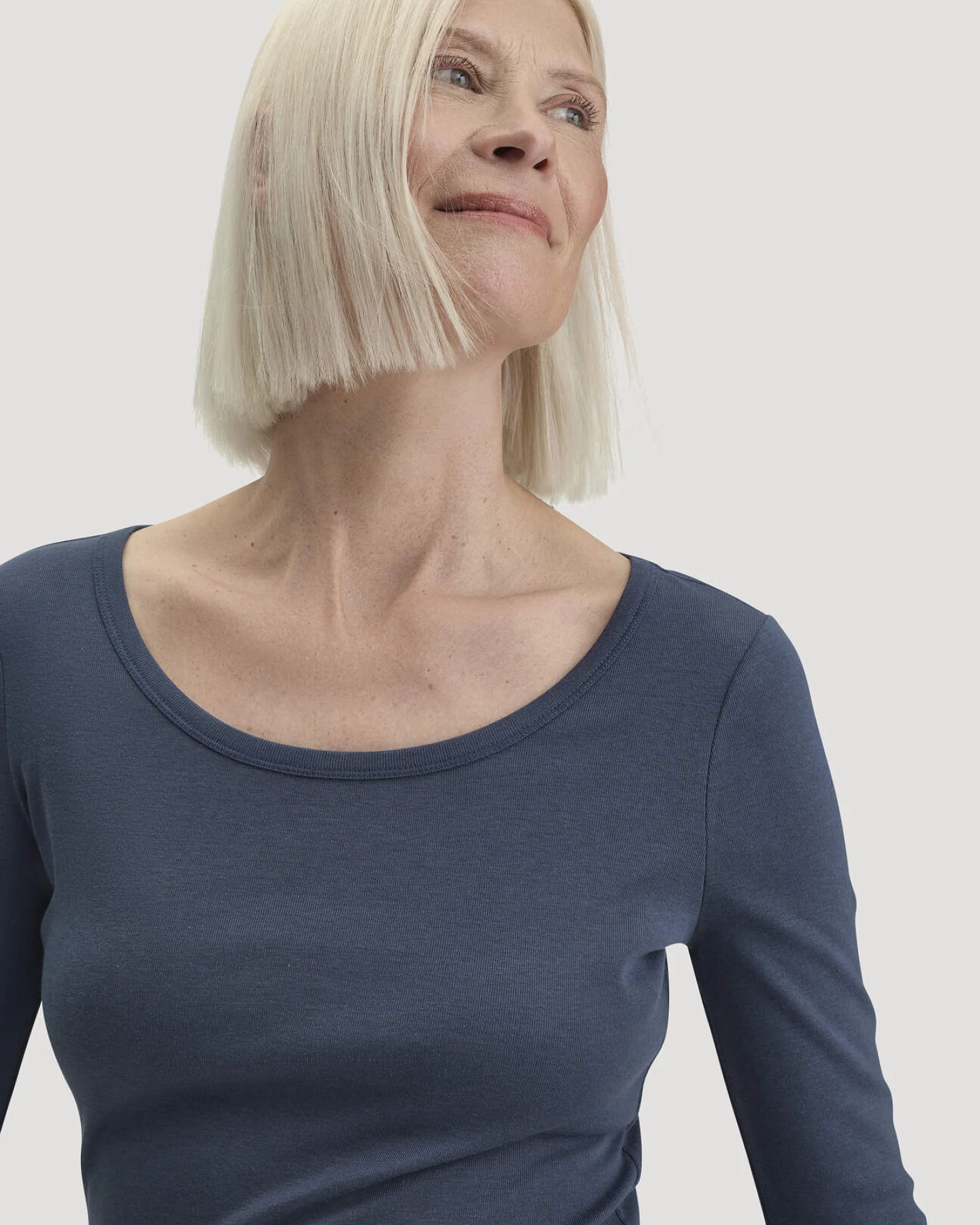 hessnatur Damen Softrib Longsleeve Fitted aus Bio-Baumwolle und TENCEL™ Modal - blau - Größe 44 – Ansicht 4