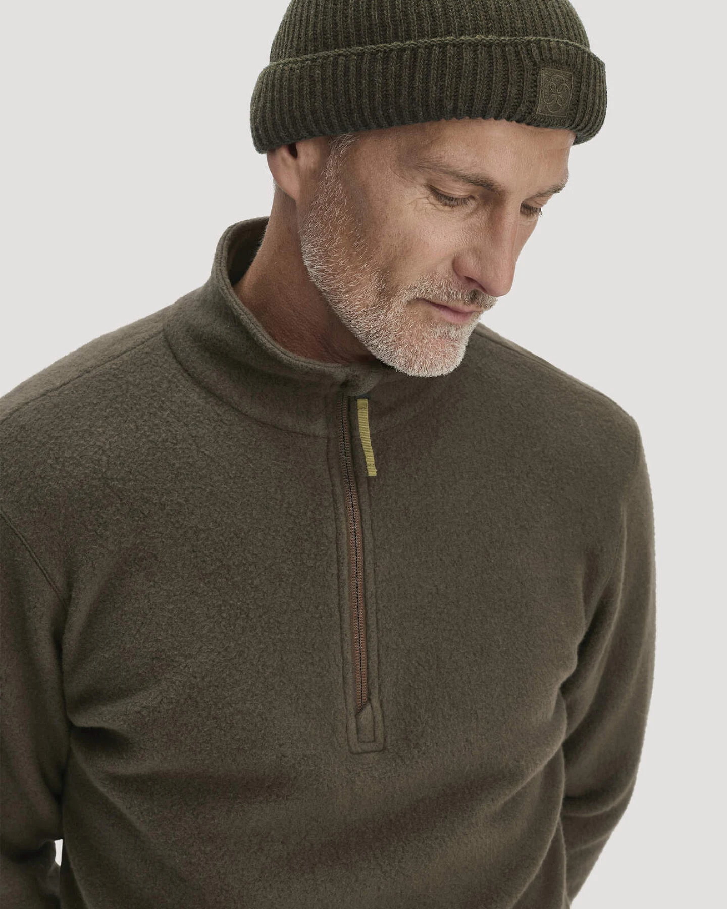 hessnatur Herren Fleece Troyer Relaxed aus Bio-Baumwolle - grün - Größe 56 – Ansicht 4