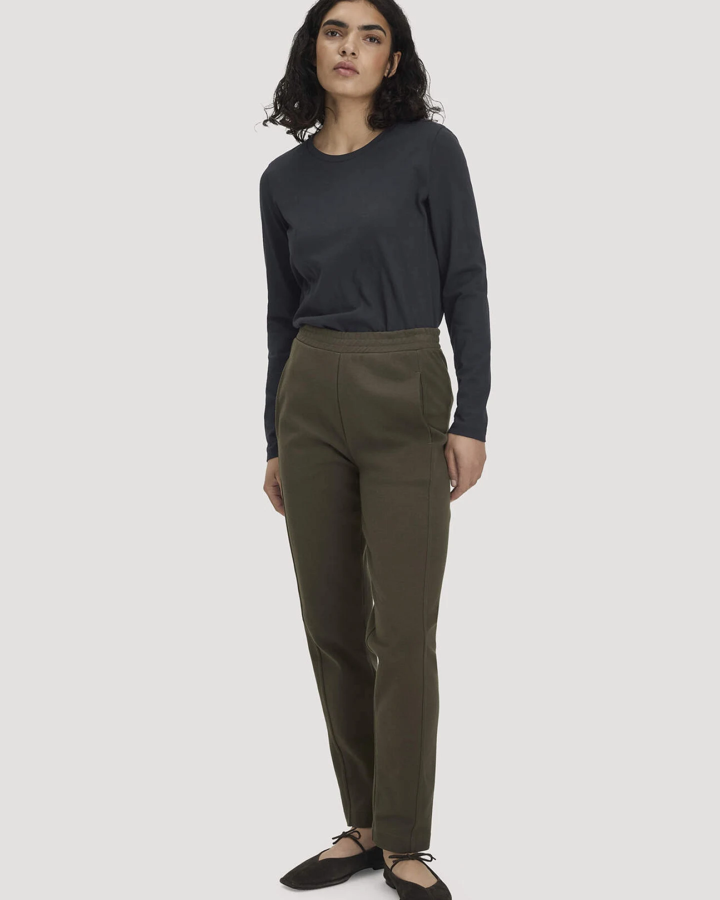 hessnatur Damen Longsleeve Relaxed aus Regenerative Organic Cotton (ROC) - schwarz - Größe 34 – Ansicht 2