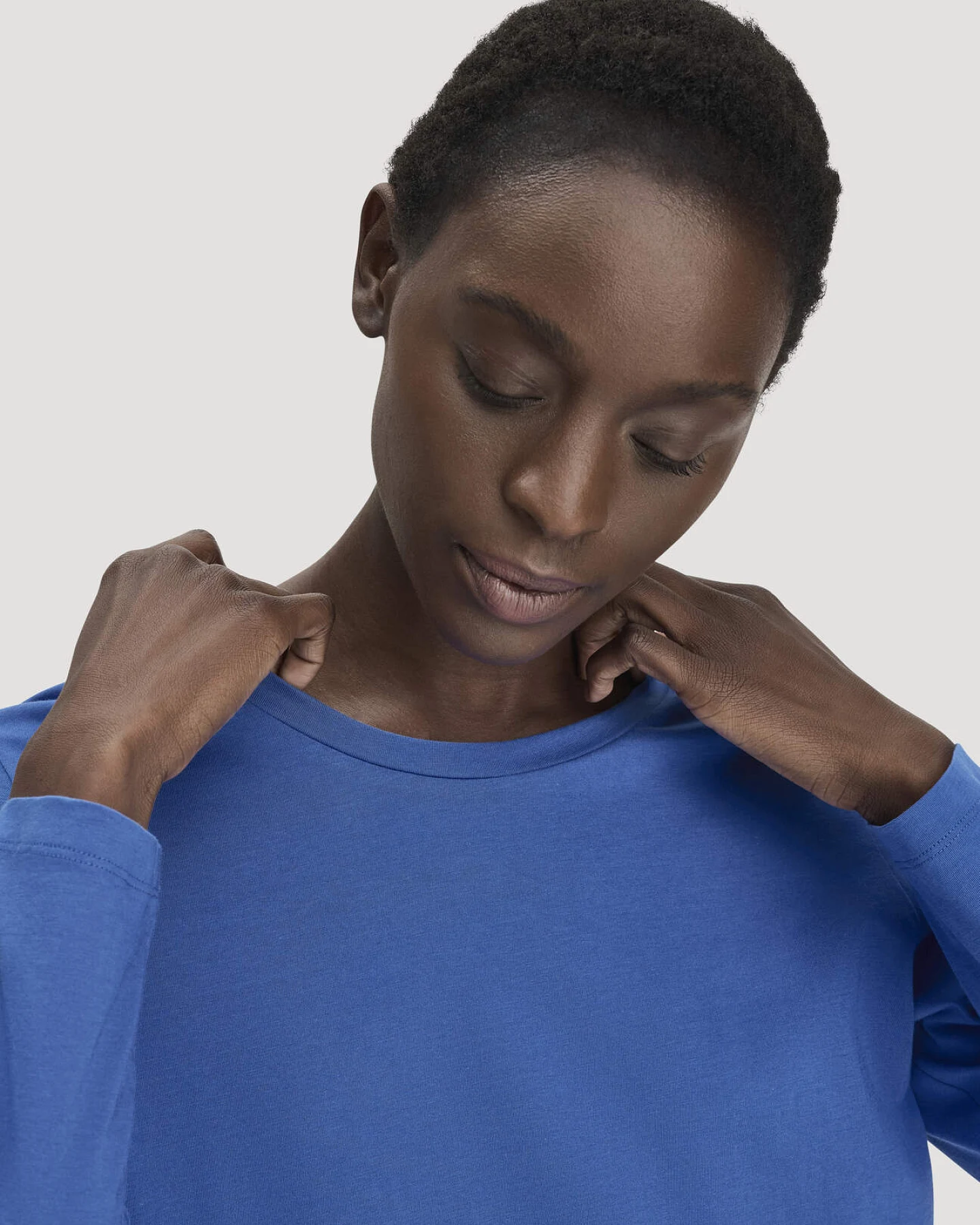 hessnatur Damen Longsleeve Relaxed aus Regenerative Organic Cotton (ROC) - blau - Größe 34 – Ansicht 4