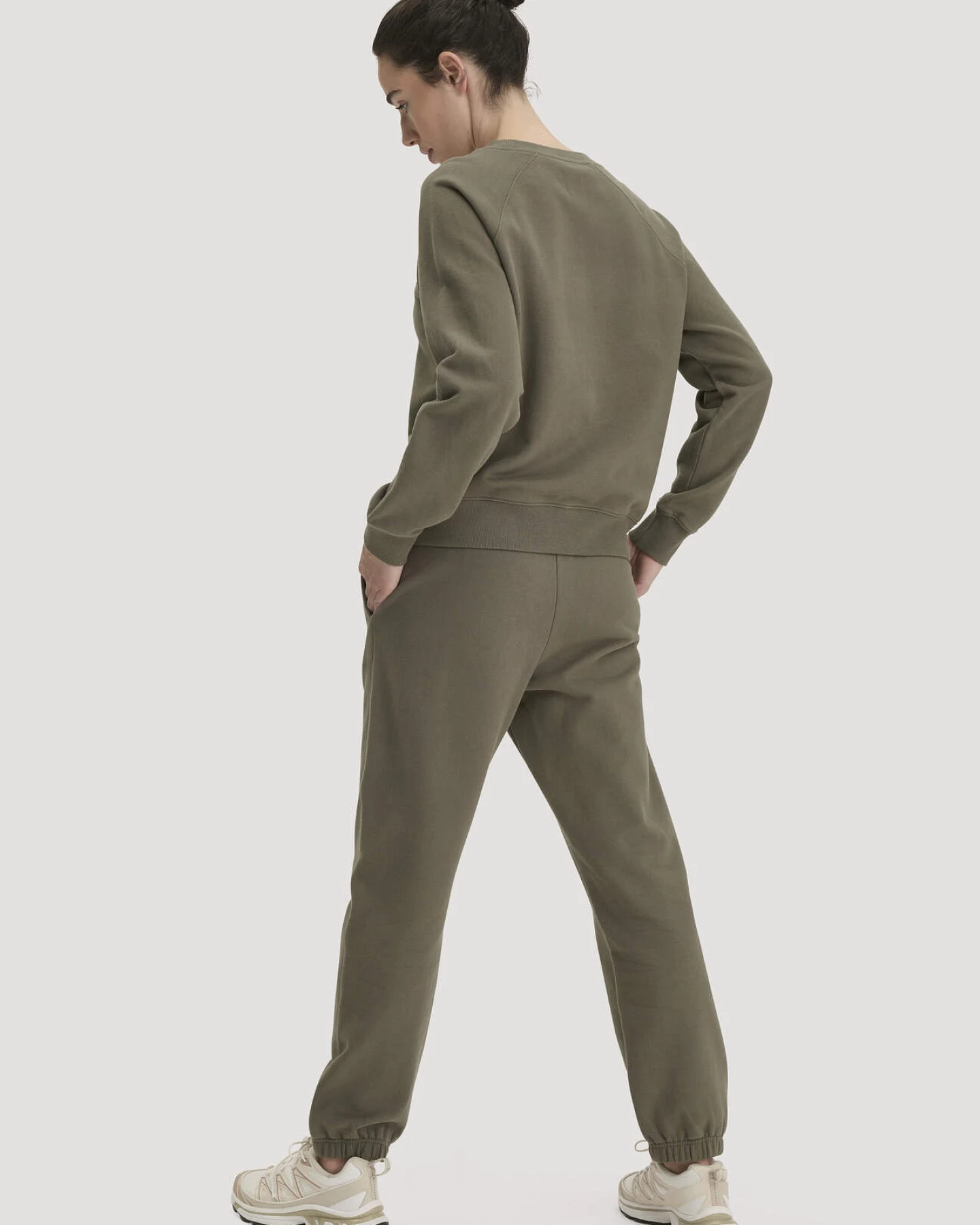 hessnatur Loungewear Sweathose Relaxed ACTIVE LIGHT aus Bio-Baumwolle mit recycelter Baumwolle - grün - Größe XXL – Ansicht 2