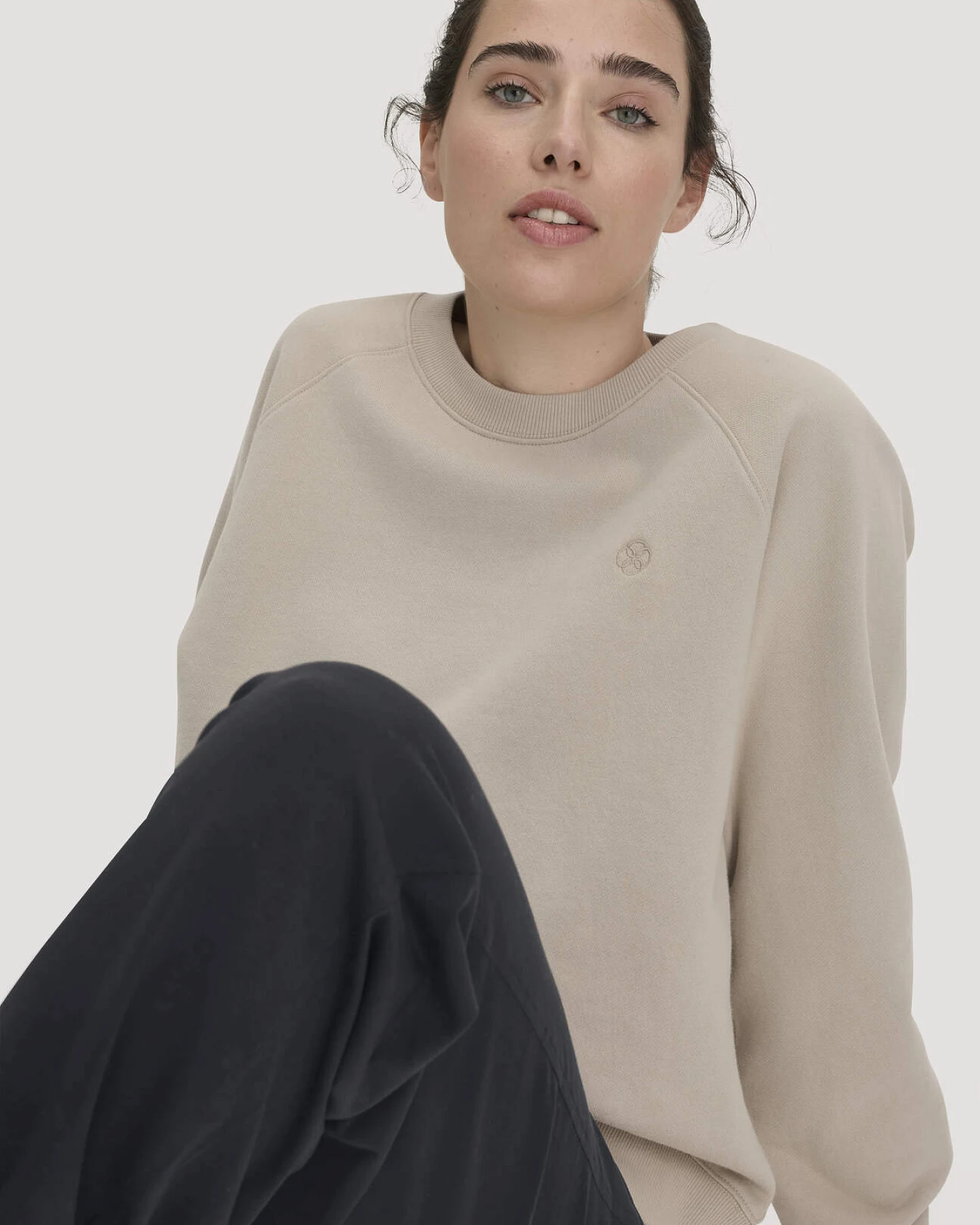 hessnatur Loungewear Sweatshirt Relaxed aus Bio-Baumwolle mit recycelter Baumwolle - beige - Größe XXL – Ansicht 4