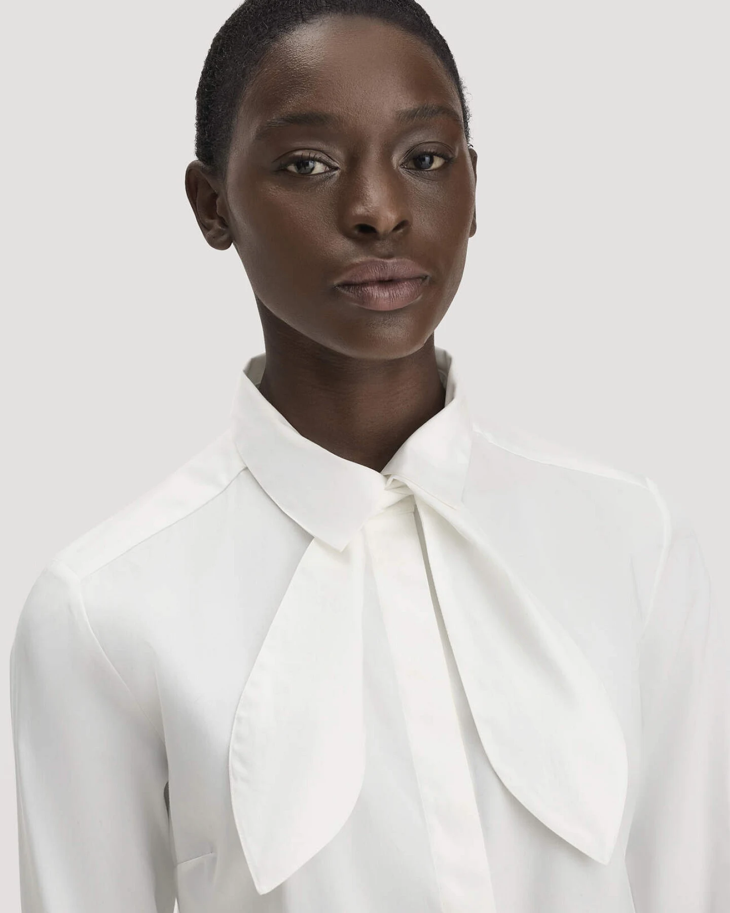 hessnatur Damen Bluse Relaxed aus Bio-Baumwolle - weiß - Größe 42 – Ansicht 4