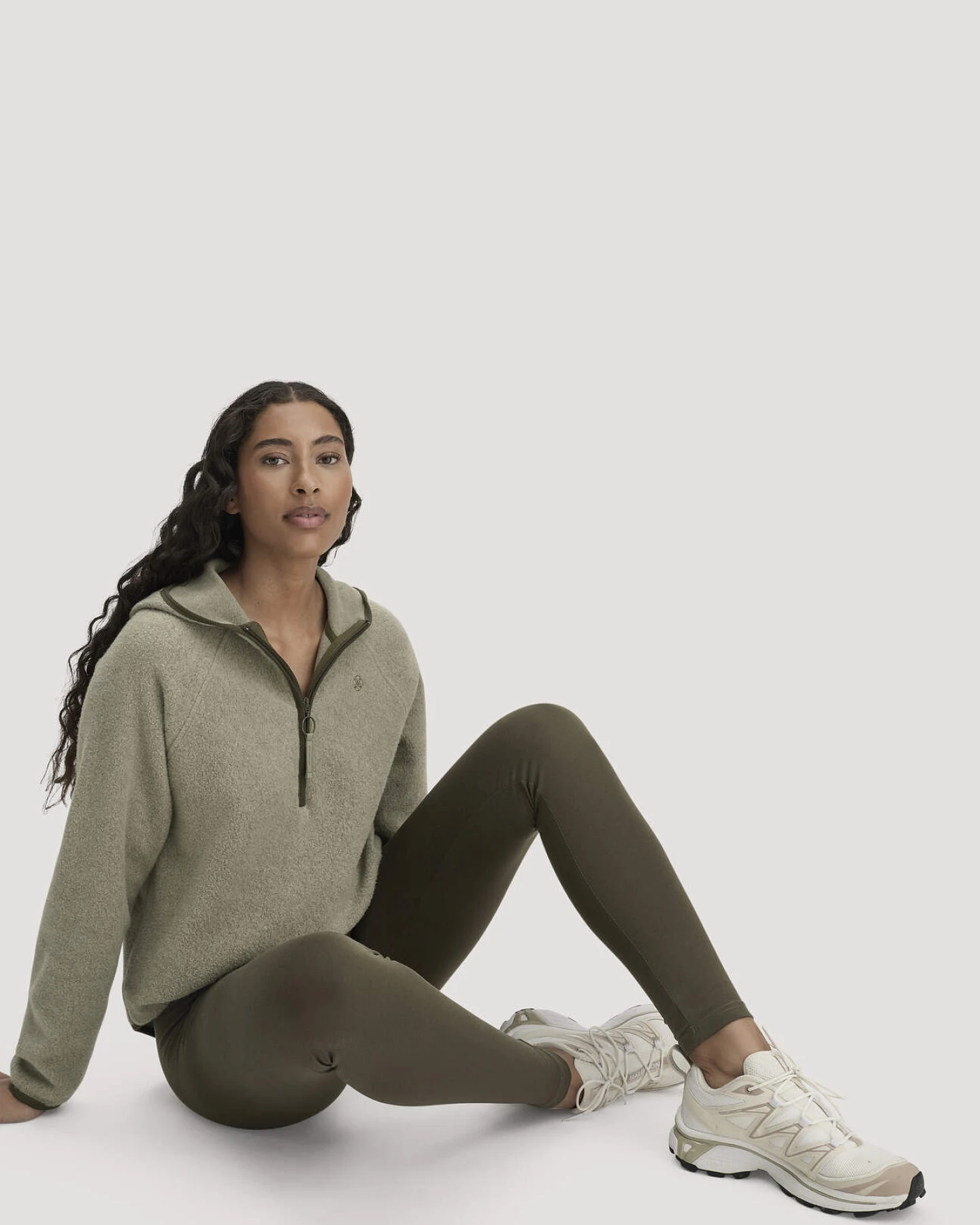 hessnatur Loungewear Leggings Medium Cut ACTIVE LIGHT aus Bio-Baumwolle - grün - Größe S/l – Ansicht 4