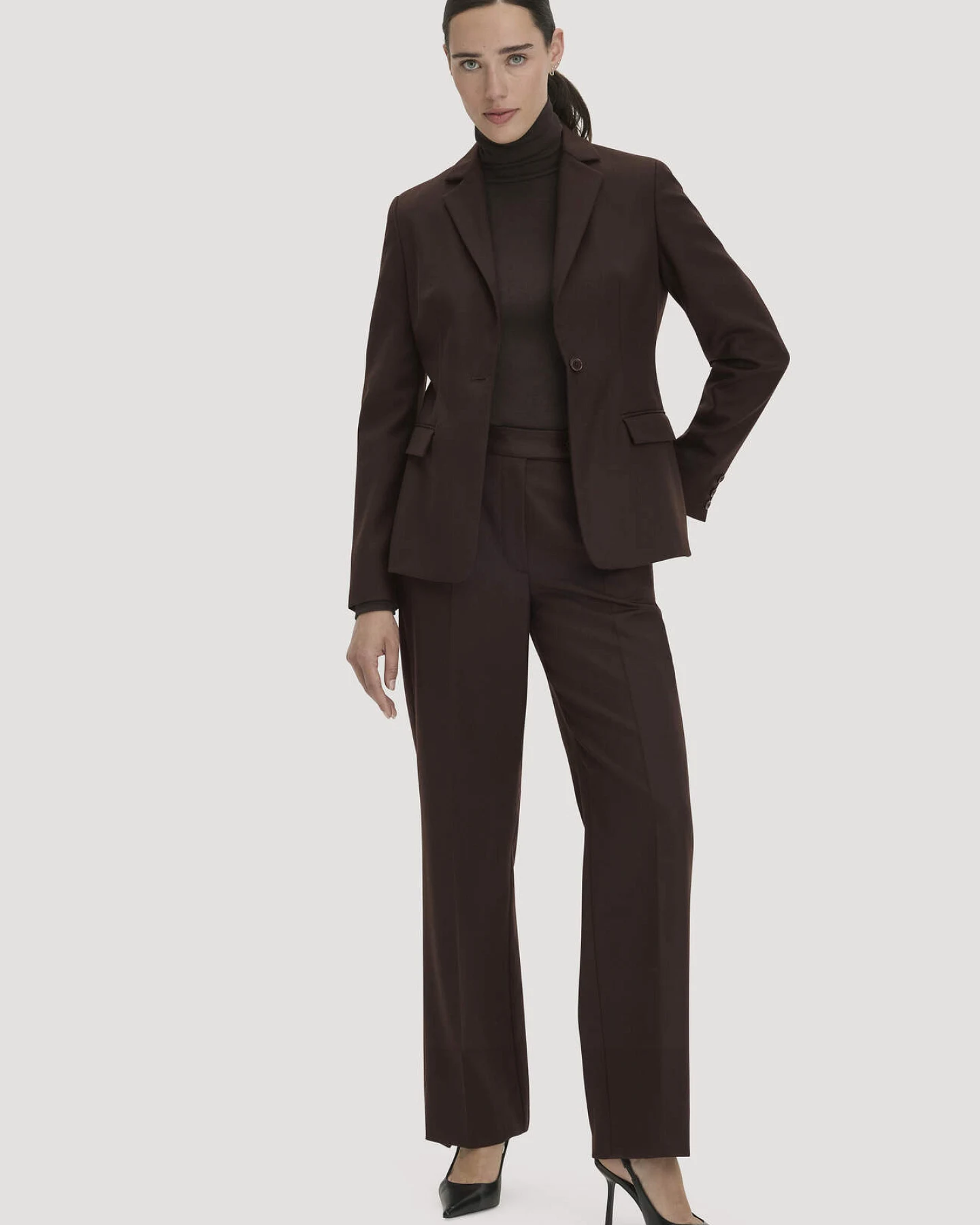 hessnatur Damen Wollblazer Regular aus Bio-Merinowolle - braun - Größe 42 – Ansicht 2