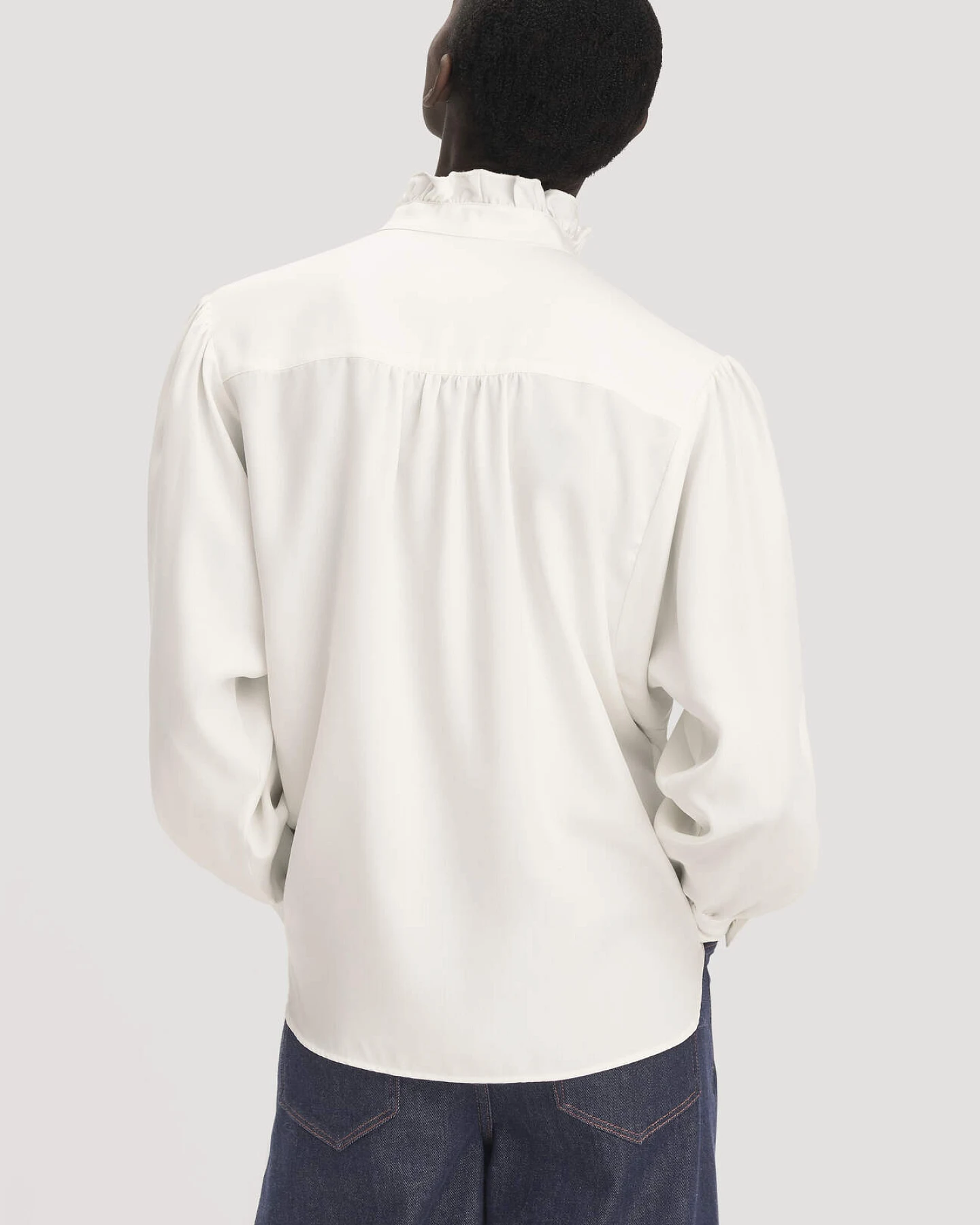 hessnatur Damen Bluse Relaxed aus TENCEL™ Lyocell - weiß - Größe 42 – Ansicht 3