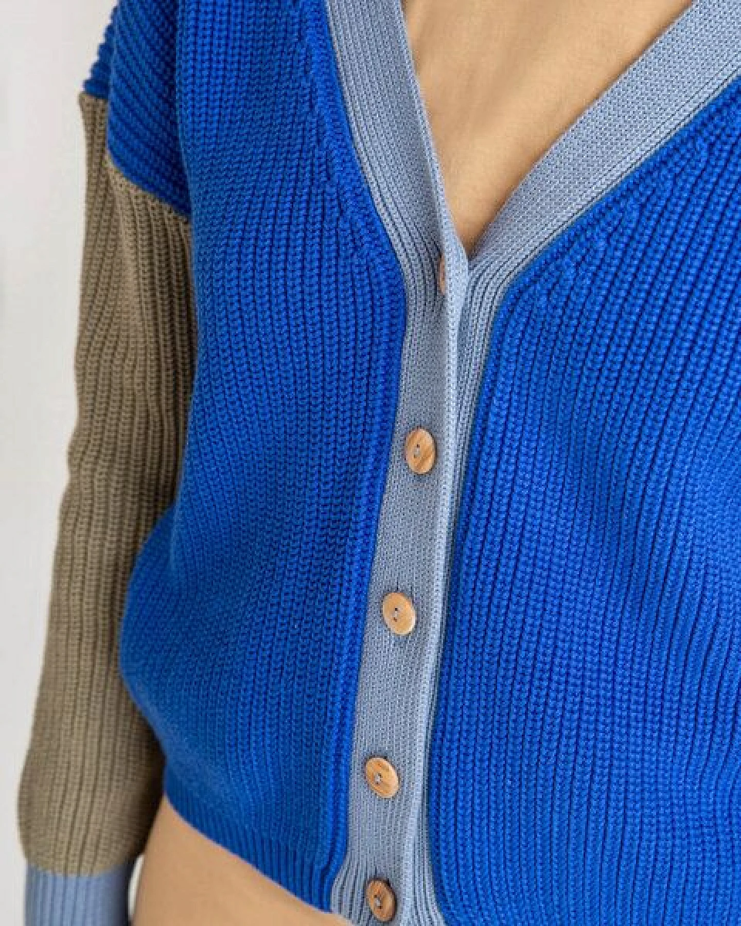 Matona Farbenfrohe Strickjacke für Frauen aus Bio-Baumwolle / Color Block Cardigan – Ansicht 3