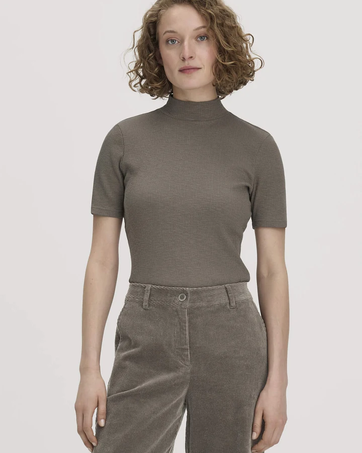 hessnatur Damen Mock-Neck Shirt Slim aus Bio-Baumwolle - grün - Größe 34