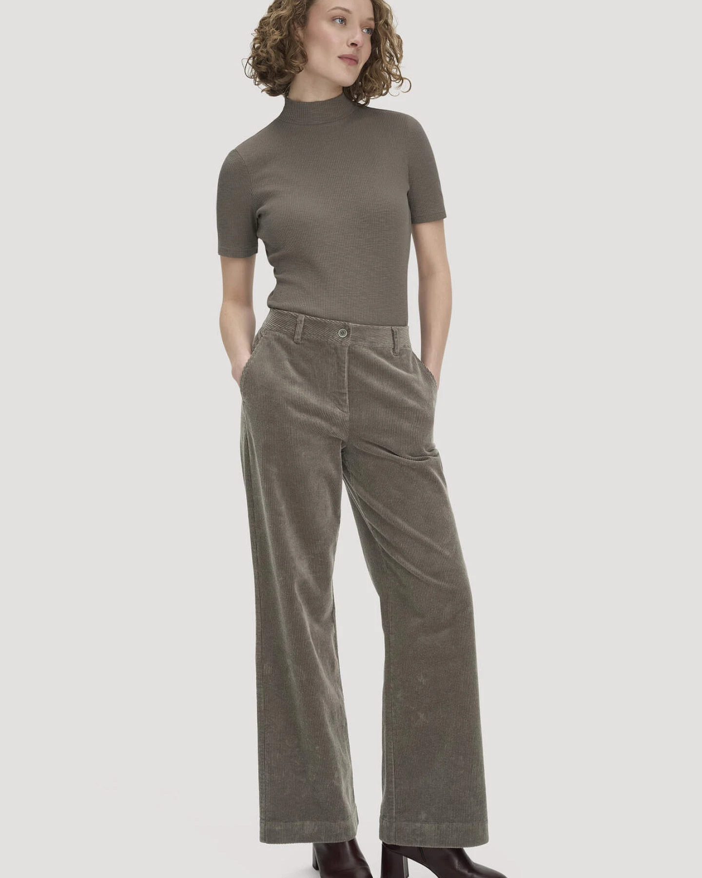 hessnatur Damen Mock-Neck Shirt Slim aus Bio-Baumwolle - grün - Größe 46 – Ansicht 2