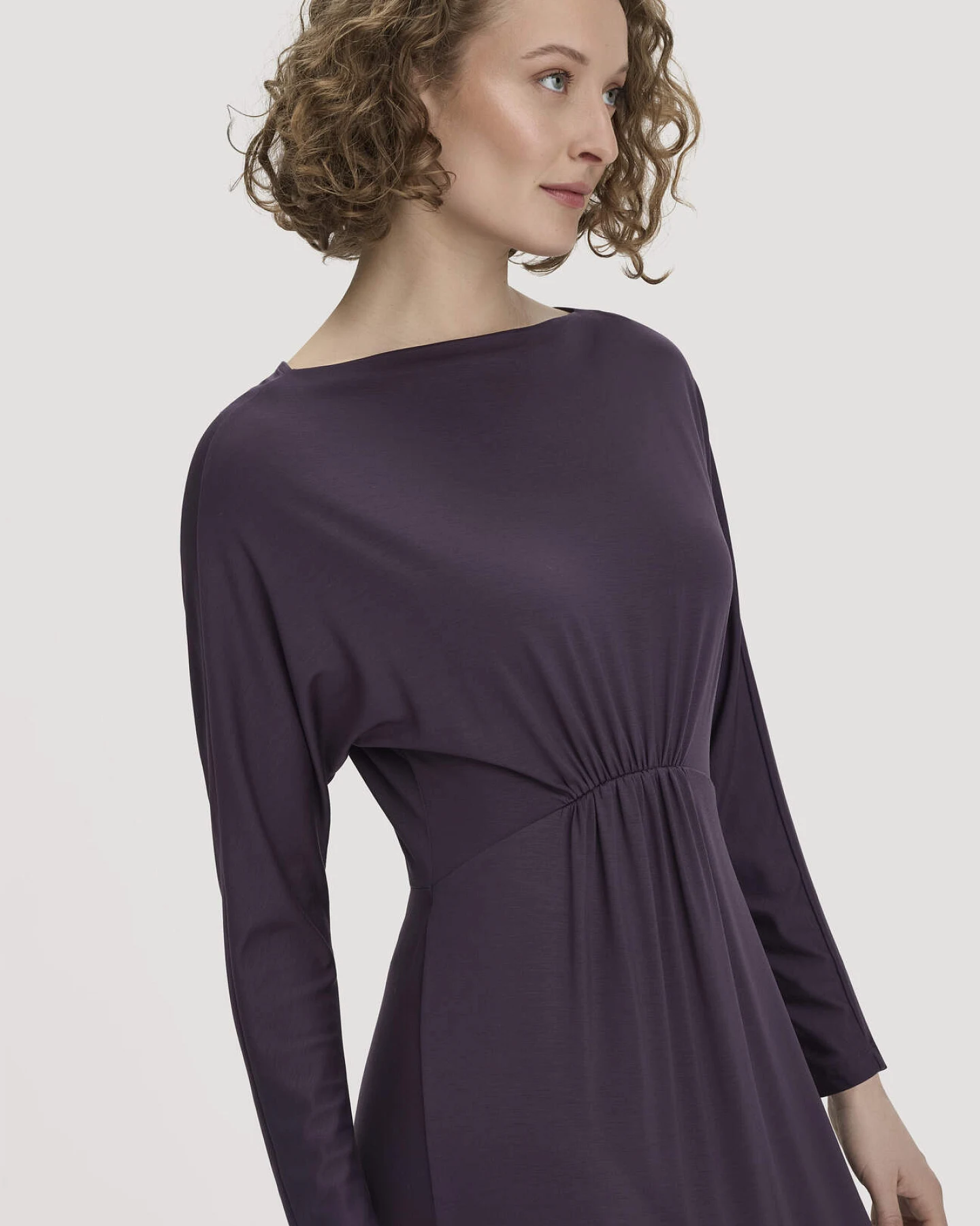hessnatur Damen Kleid Regular aus TENCEL™ Lyocell - lila - Größe 40 – Ansicht 3