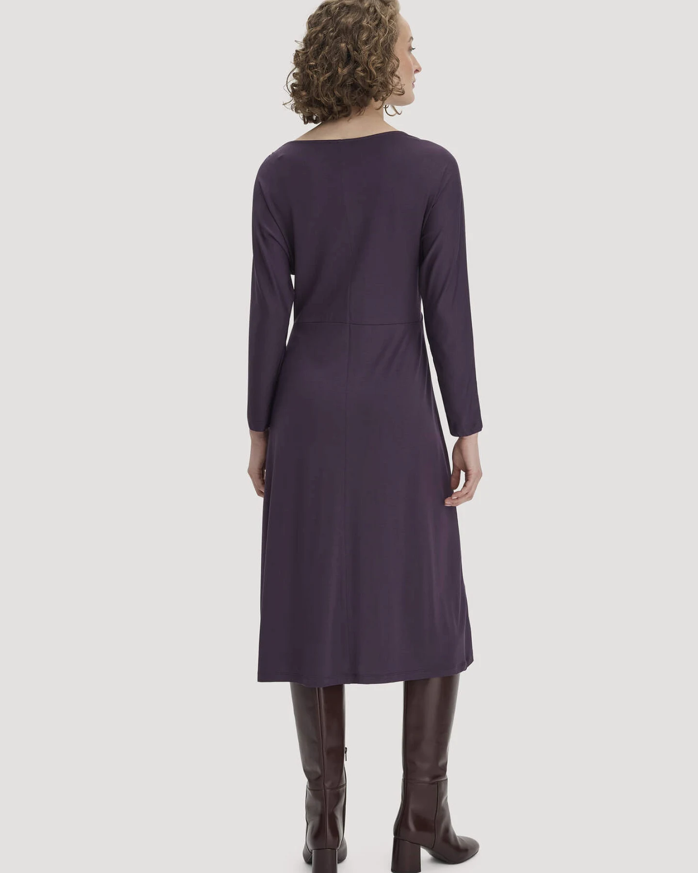 hessnatur Damen Kleid Regular aus TENCEL™ Lyocell - lila - Größe 44 – Ansicht 2