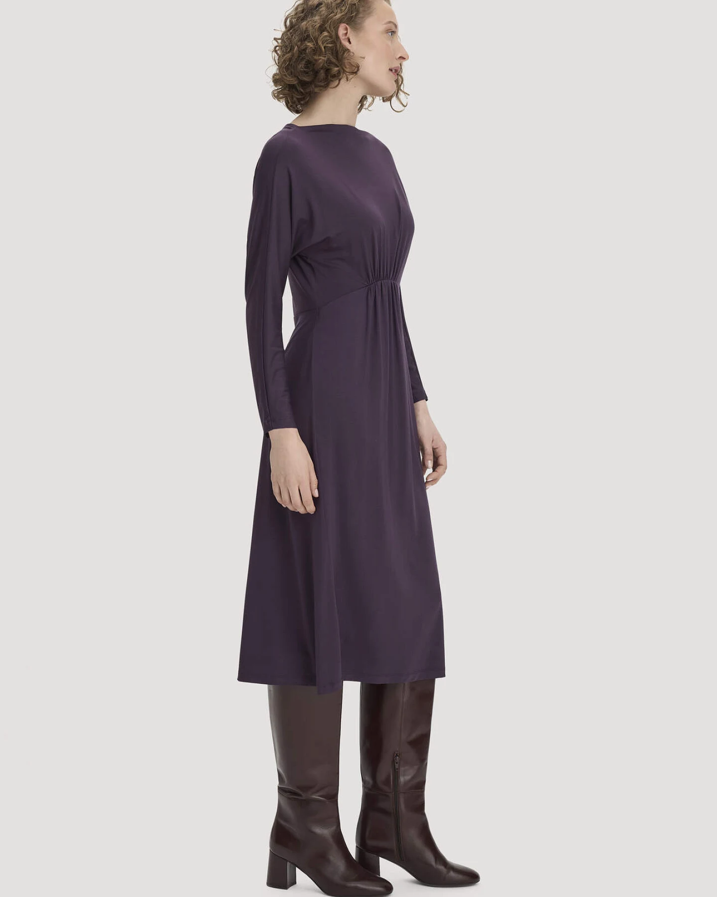 hessnatur Damen Kleid Regular aus TENCEL™ Lyocell - lila - Größe 48 – Ansicht 4