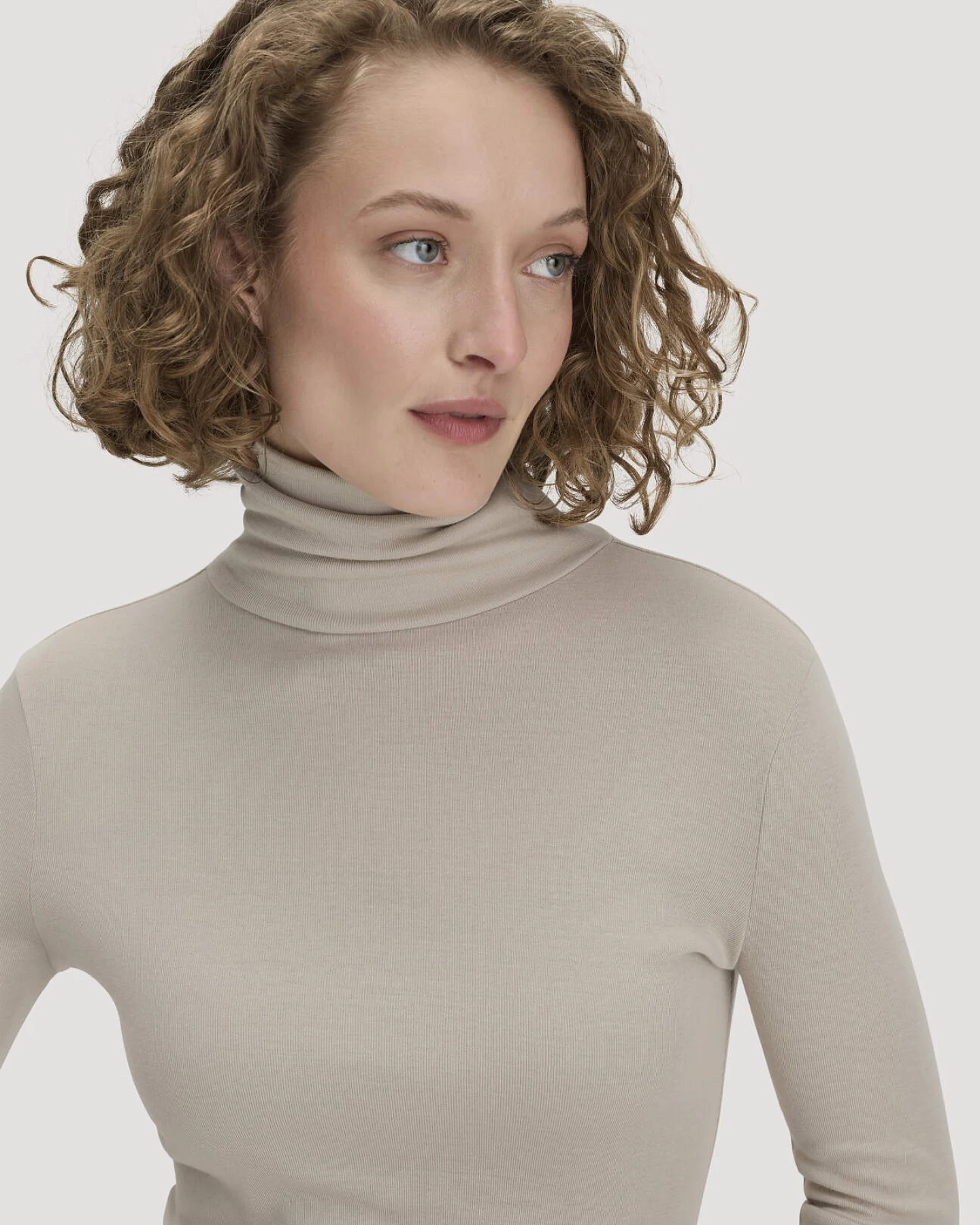 hessnatur Damen Softrib Longsleeve Fitted aus Bio-Baumwolle und TENCEL™ Modal - beige - Größe 48 – Ansicht 4