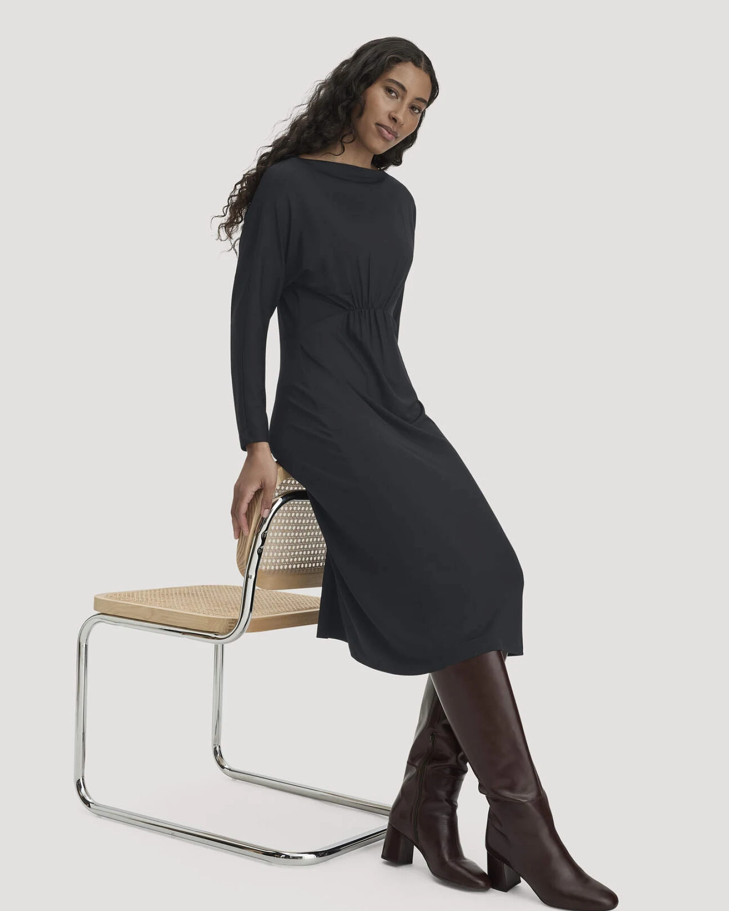 hessnatur Damen Kleid Regular aus TENCEL™ Lyocell - schwarz - Größe 34 – Ansicht 4