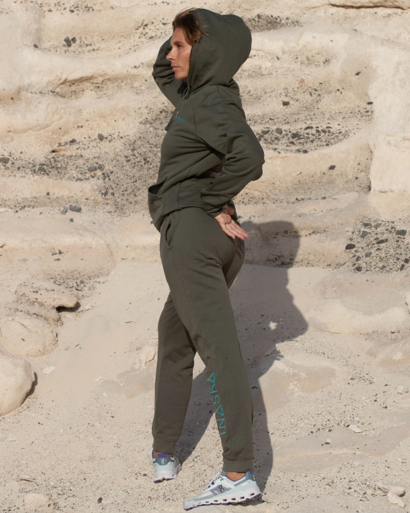 Inaska Herren vegan Jogginghose Inaska Khaki Sage – Ansicht 2