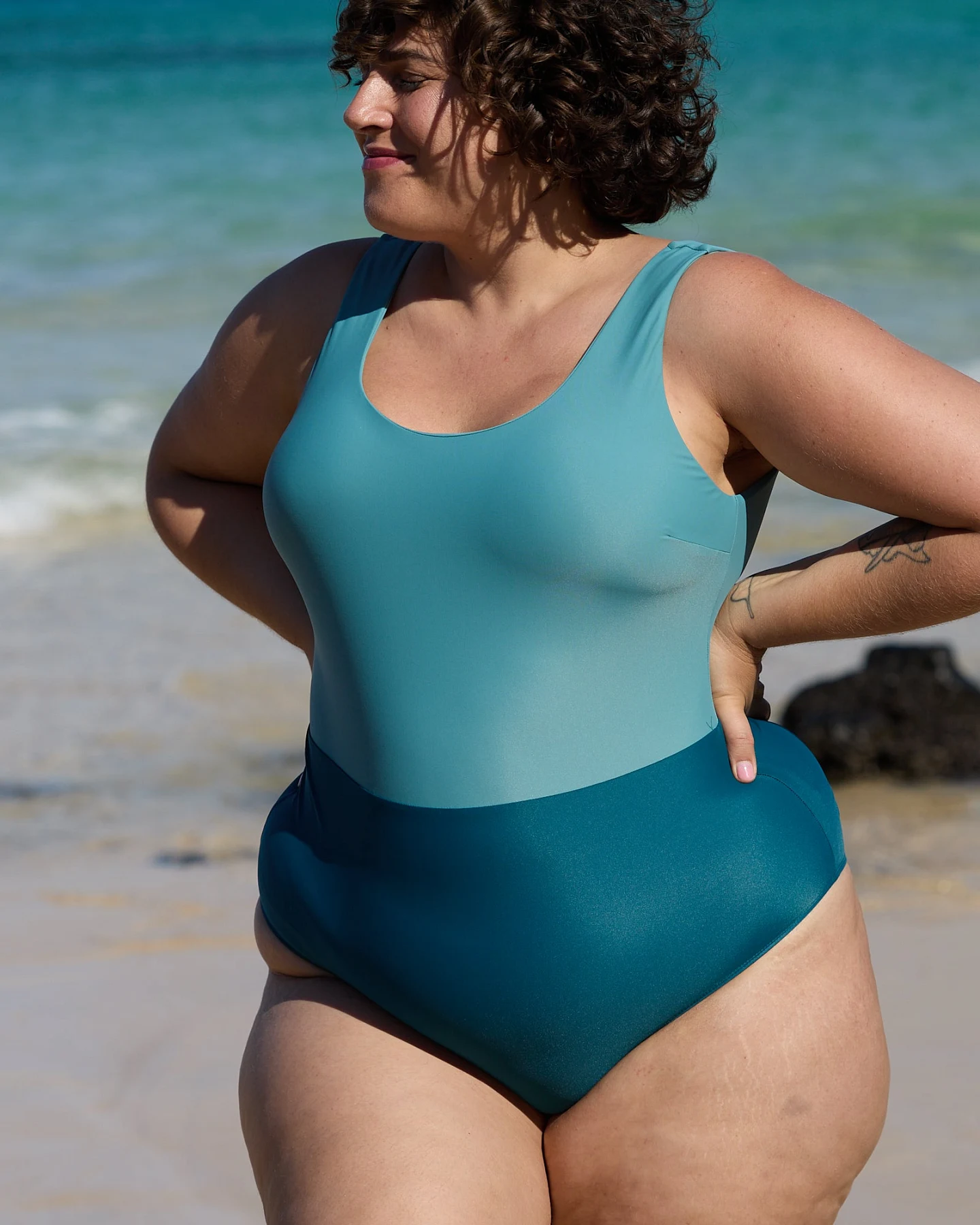 Inaska Damen vegan Badeanzug Klassischer Schnitt Pure Ice Blue/ Petrol – Ansicht 2
