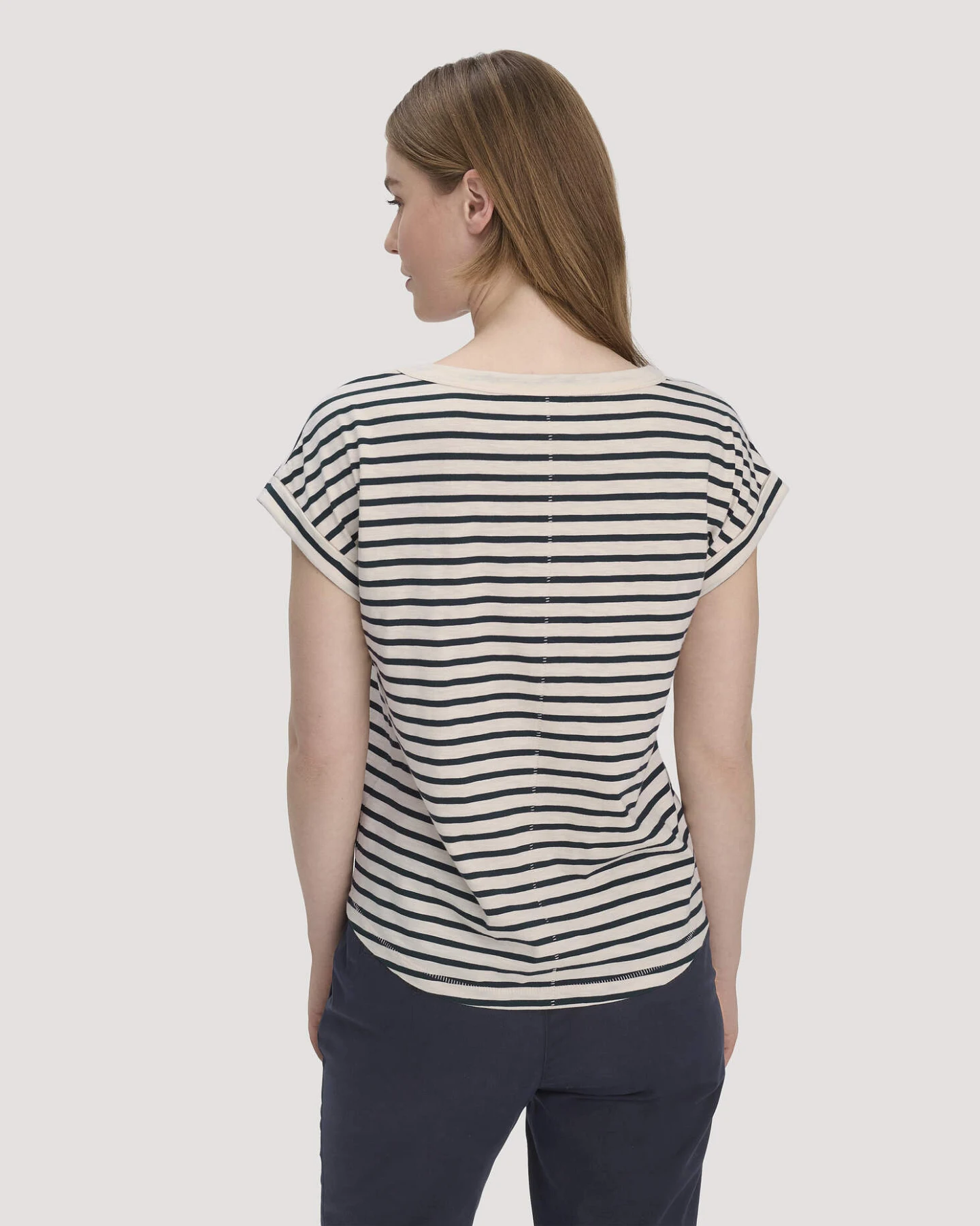 hessnatur Damen Light Slub Streifen T-Shirt Relaxed aus Bio-Baumwolle - blau - Größe 46 – Ansicht 3