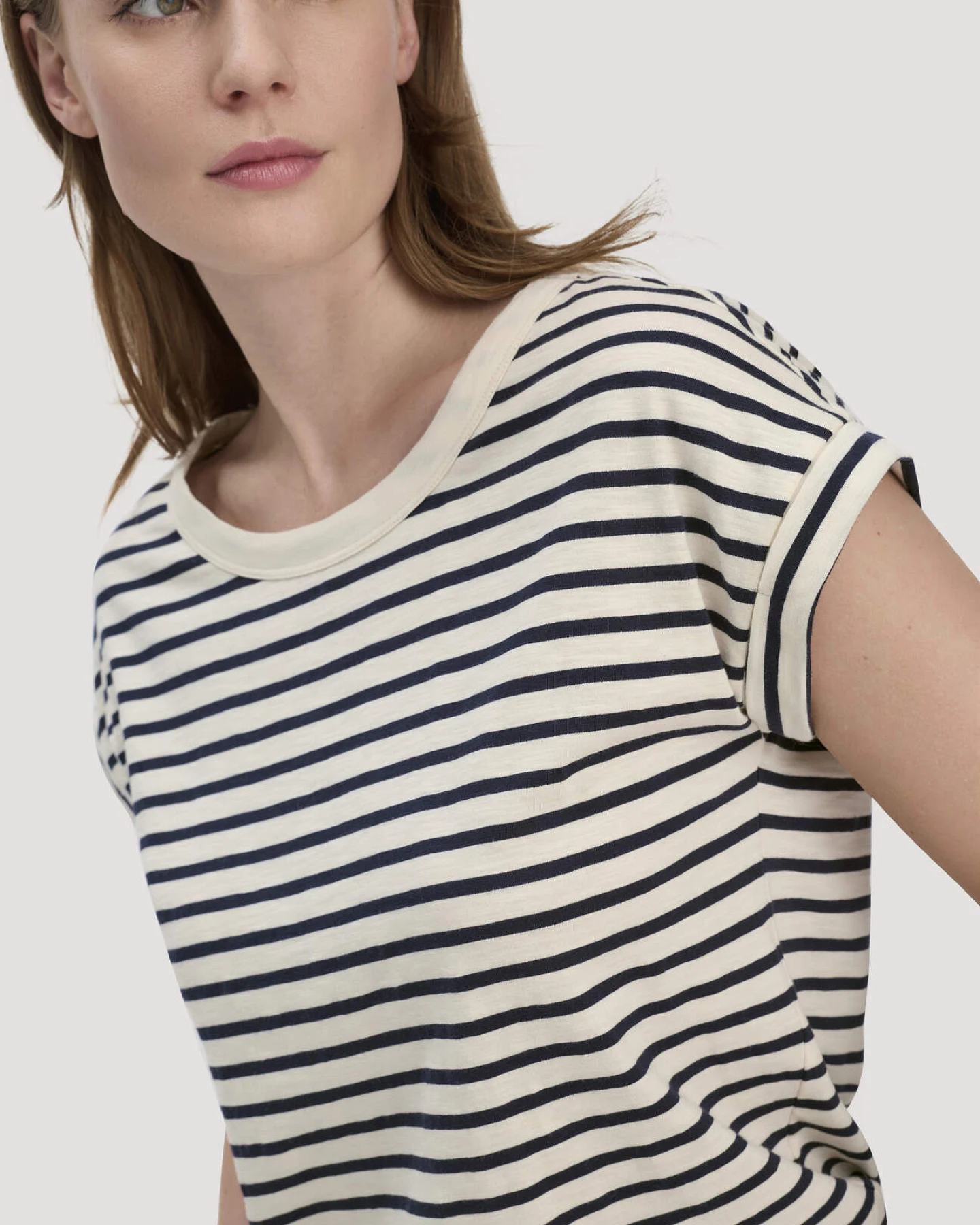 hessnatur Damen Light Slub Streifen T-Shirt Relaxed aus Bio-Baumwolle - blau - Größe 46 – Ansicht 4