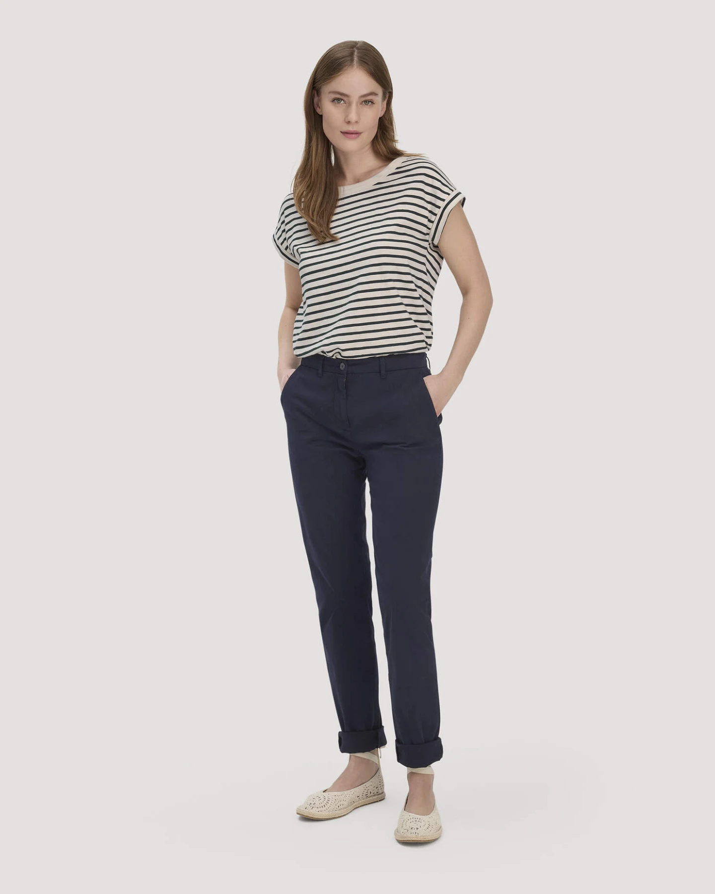 hessnatur Damen Light Slub Streifen T-Shirt Relaxed aus Bio-Baumwolle - blau - Größe 48 – Ansicht 2