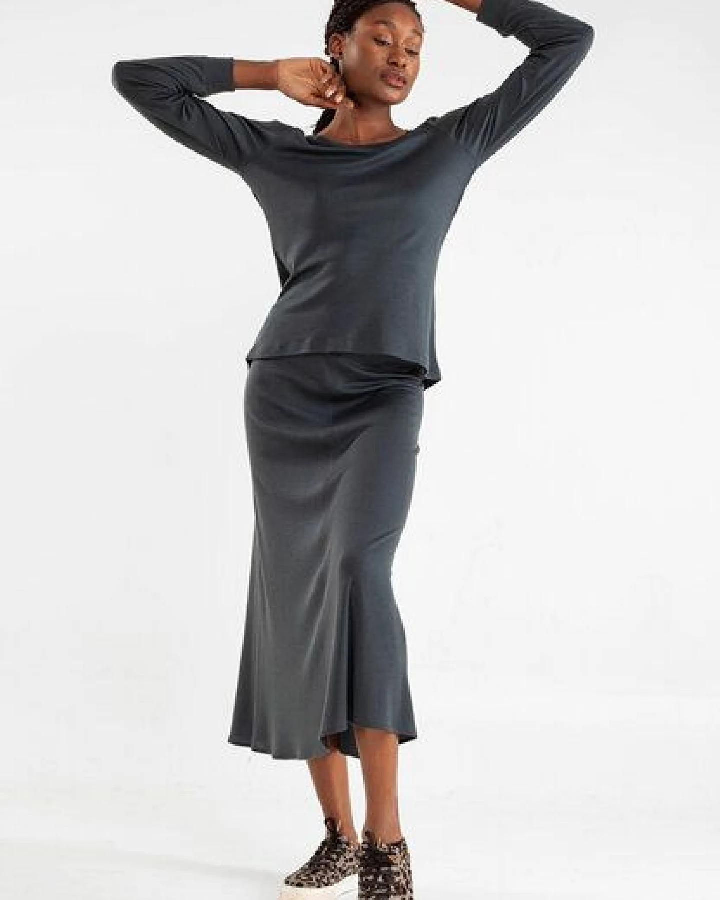 Alma & Lovis Bluse mit Ärmelraffung aus Tencel und Wolle – Ansicht 4