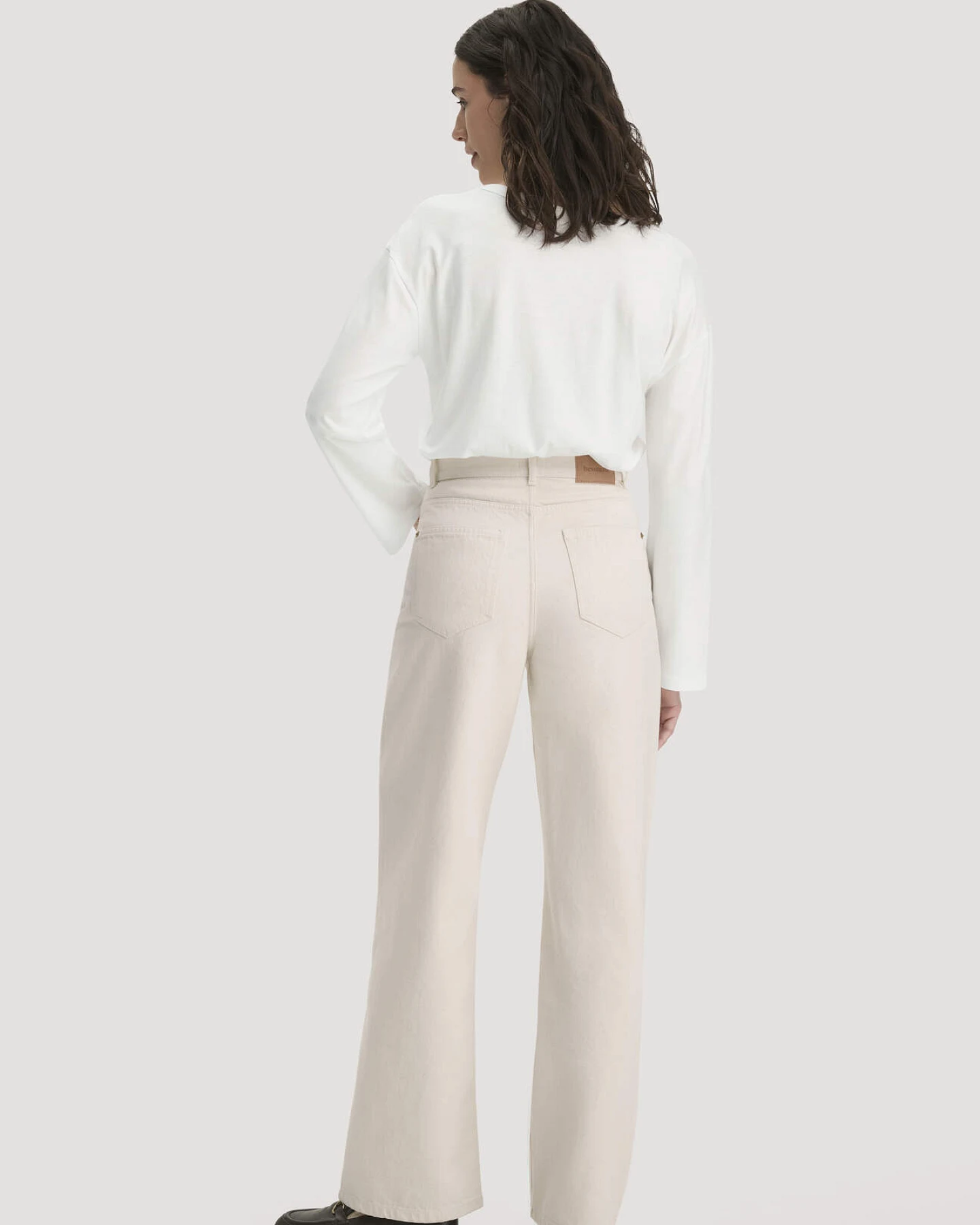 hessnatur Damen Jeans ALVA Wide Leg UNDYED aus Bio-Baumwolle mit Recycled-Baumwolle - natur - Größe 27/32 – Ansicht 2