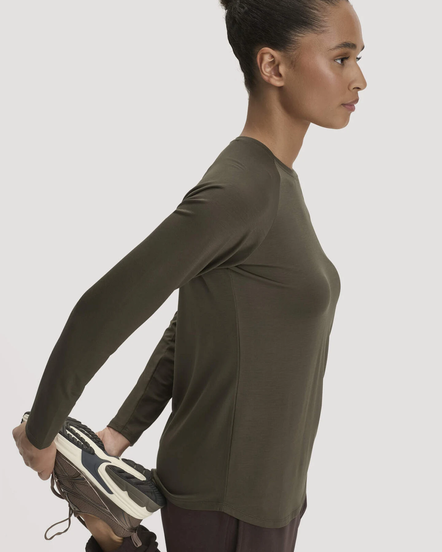 hessnatur Loungewear Longsleeve Regular ACTIVE COMFORT aus TENCEL™ Lyocell - grün - Größe 42 – Ansicht 4