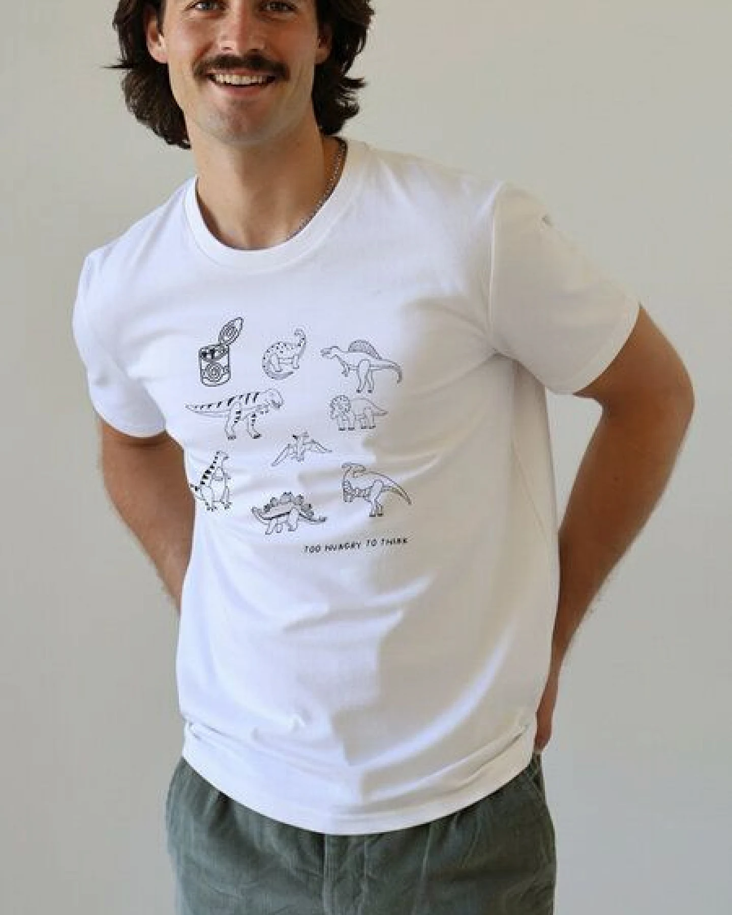 Kultgut Weiches Shirt aus recycelter Biobaumwolle naturbelassen/ Too Hungry To Think – Ansicht 2