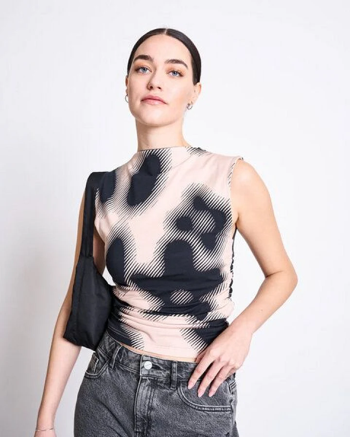 Produktseite: JAN N JUNE RUFFLE TOP RAFO DIGITAL FLOWER PRINT GOTS